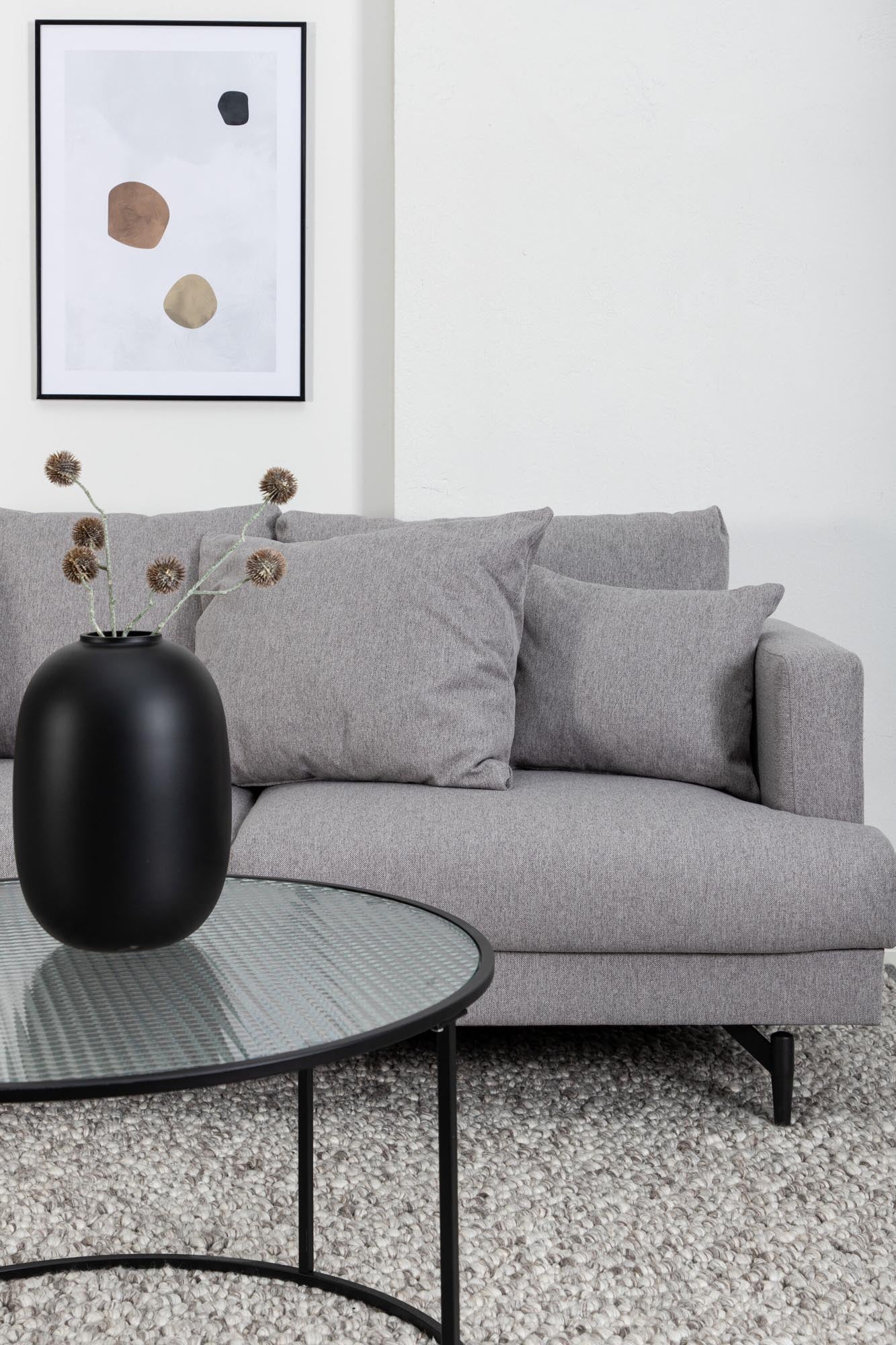 Sofia Sofa von Venture Home: Eleganz und Komfort für Ihr Wohnzimmer.