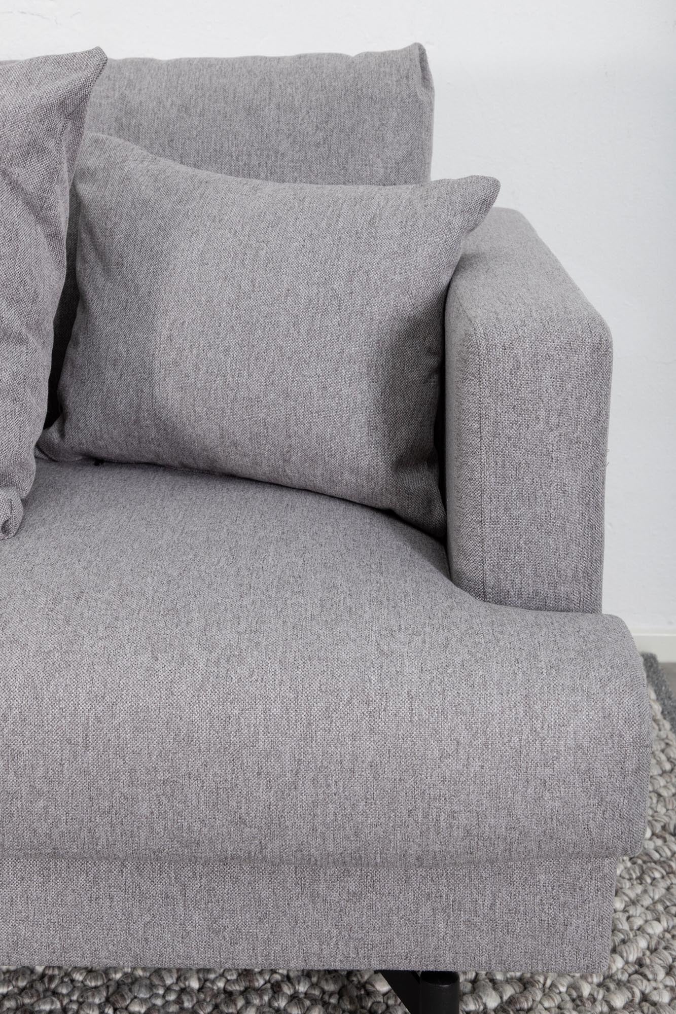 Sofia Sofa von Venture Home: Stilvolle Gemütlichkeit für Ihr Zuhause.