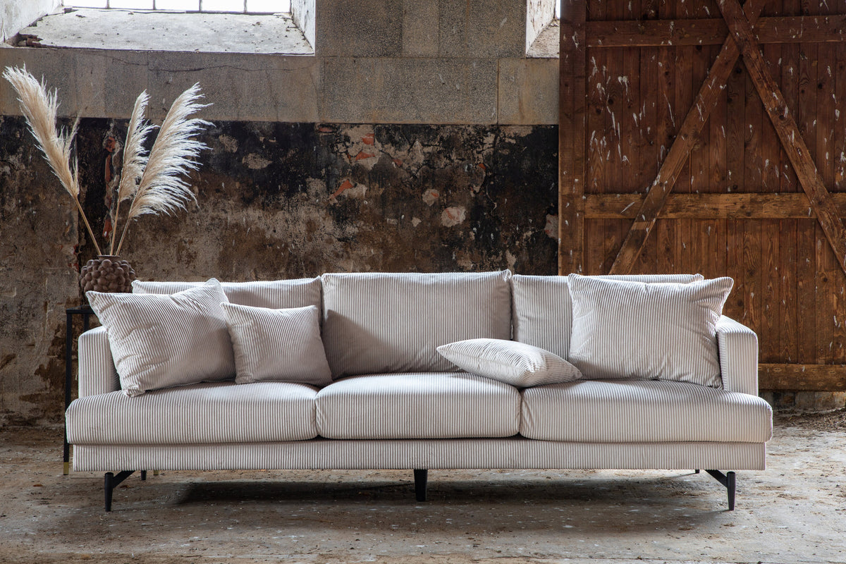 Sofia Sofa in Beige präsentiert im Onlineshop von KAQTU Design AG. 3er Sofa ist von Venture Home