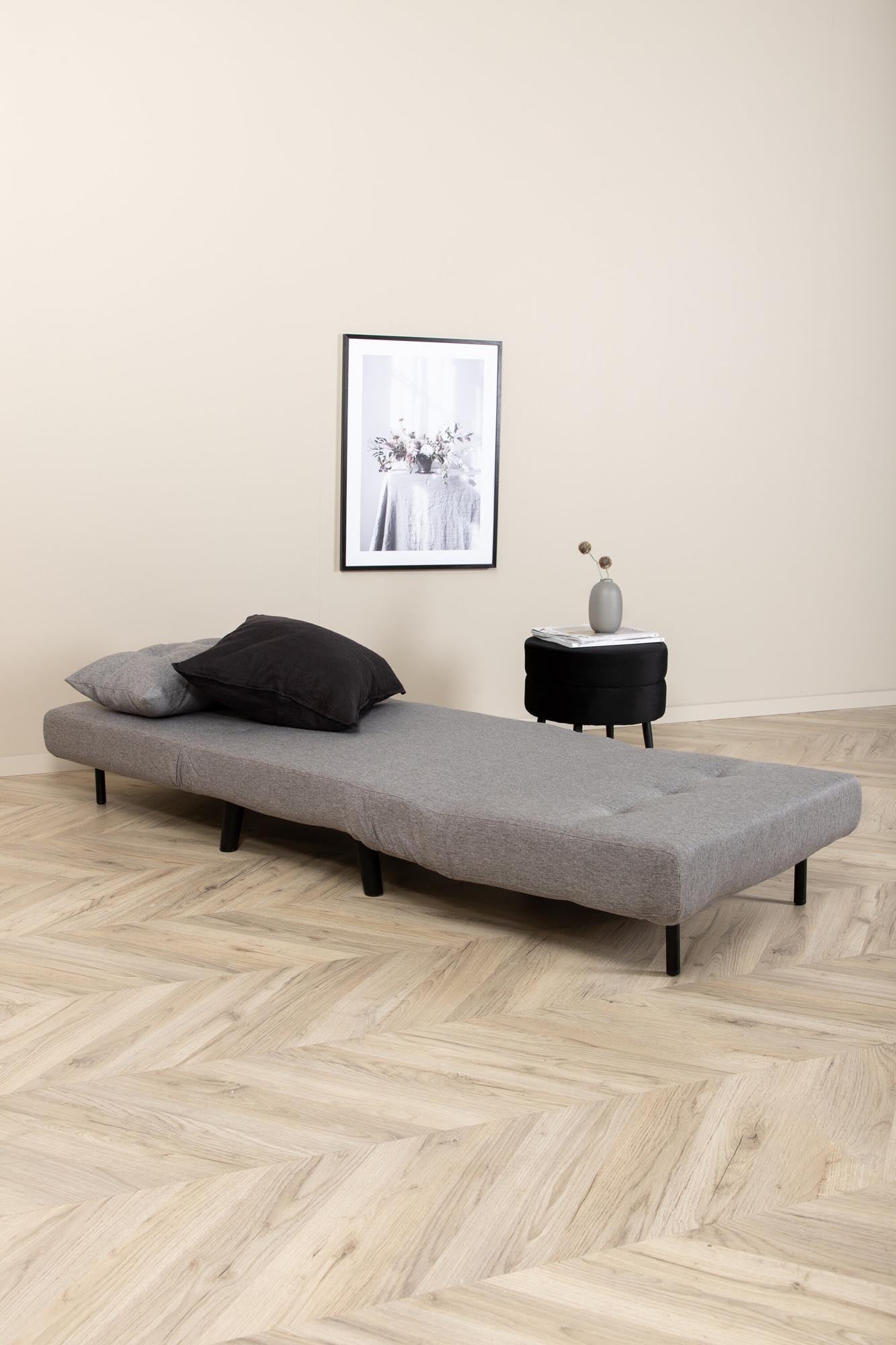 Vicky Bettsofa von Venture Home: Stilvolles, vielseitiges Möbelstück mit luxuriösem Samtbezug, ideal für Wohnzimmer und Gästezimmer.