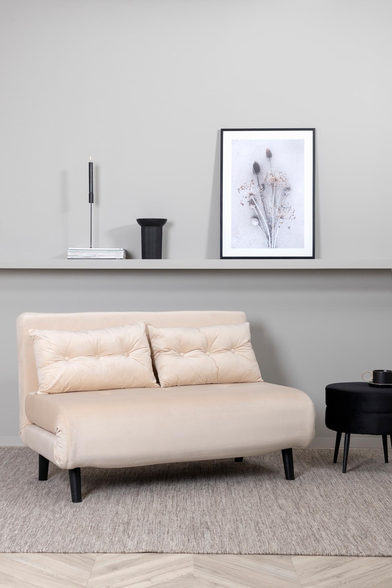 Vicky Bettsofa von Venture Home: Stilvolles Design, luxuriöser Samt, vielseitig nutzbar. Ideal für gemütliche Abende und Übernachtungsgäste.