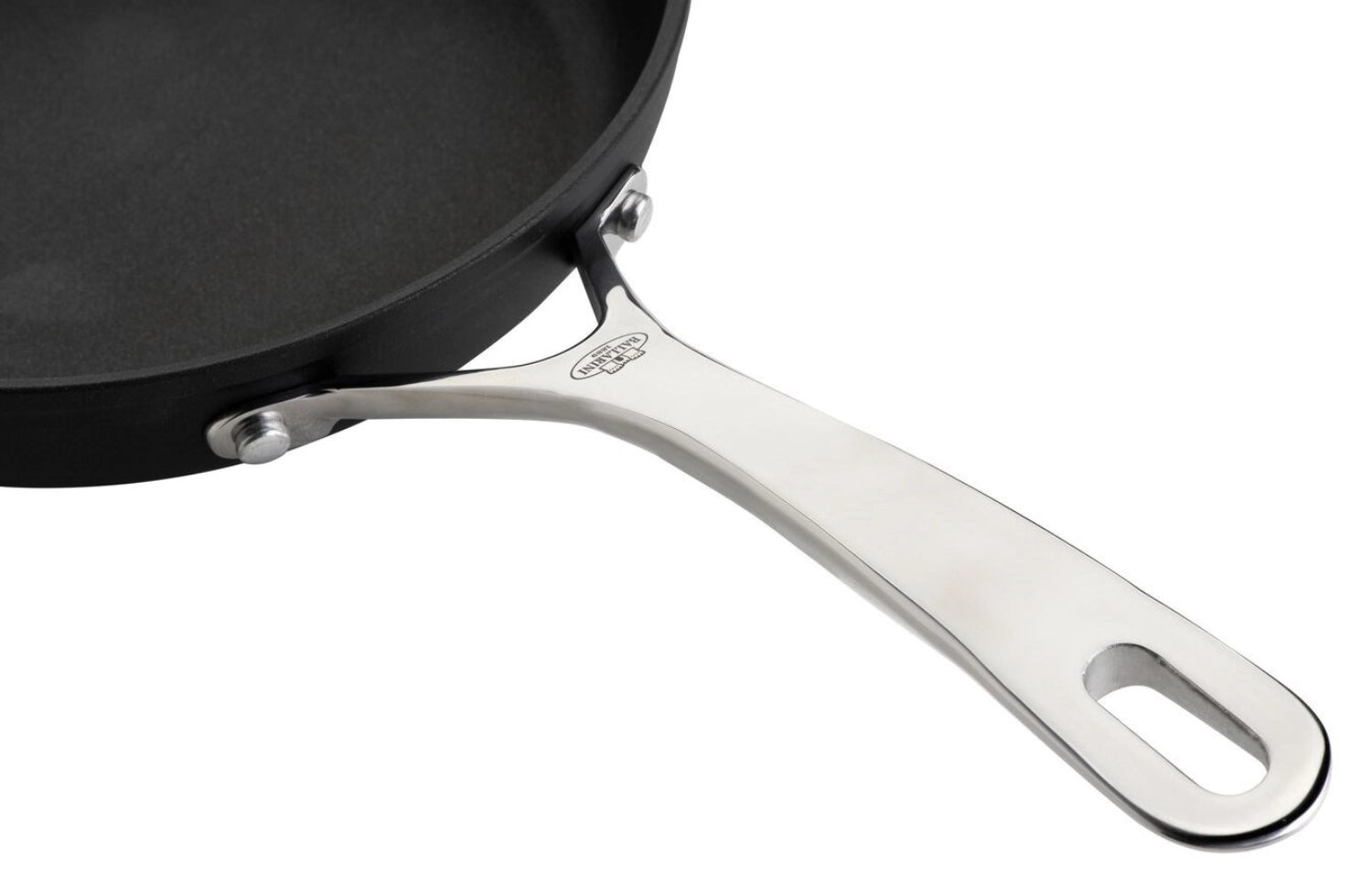 Entdecken Sie die Alba Bratpfanne D28cm von Ballarini: Gesundes Braten mit minimalem Fett, langlebige Ti-X Beschichtung und induktionstauglich.