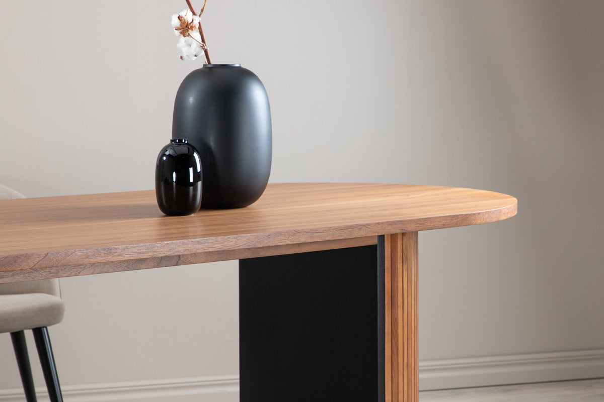 Bianca Tisch in Nussbaum präsentiert im Onlineshop von KAQTU Design AG. Esstisch ist von Venture Home