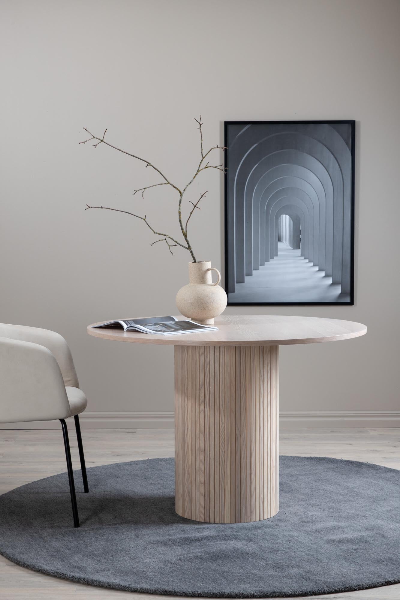 Stilvoller Bianca Esstisch von Venture Home: Hochwertiges Furnier, großzügige Maße und modernes Design für unvergessliche Essmomente.