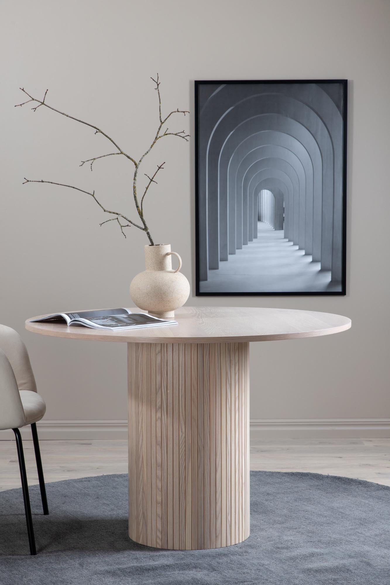 Moderner Bianca Esstisch von Venture Home aus hochwertigem Holz.