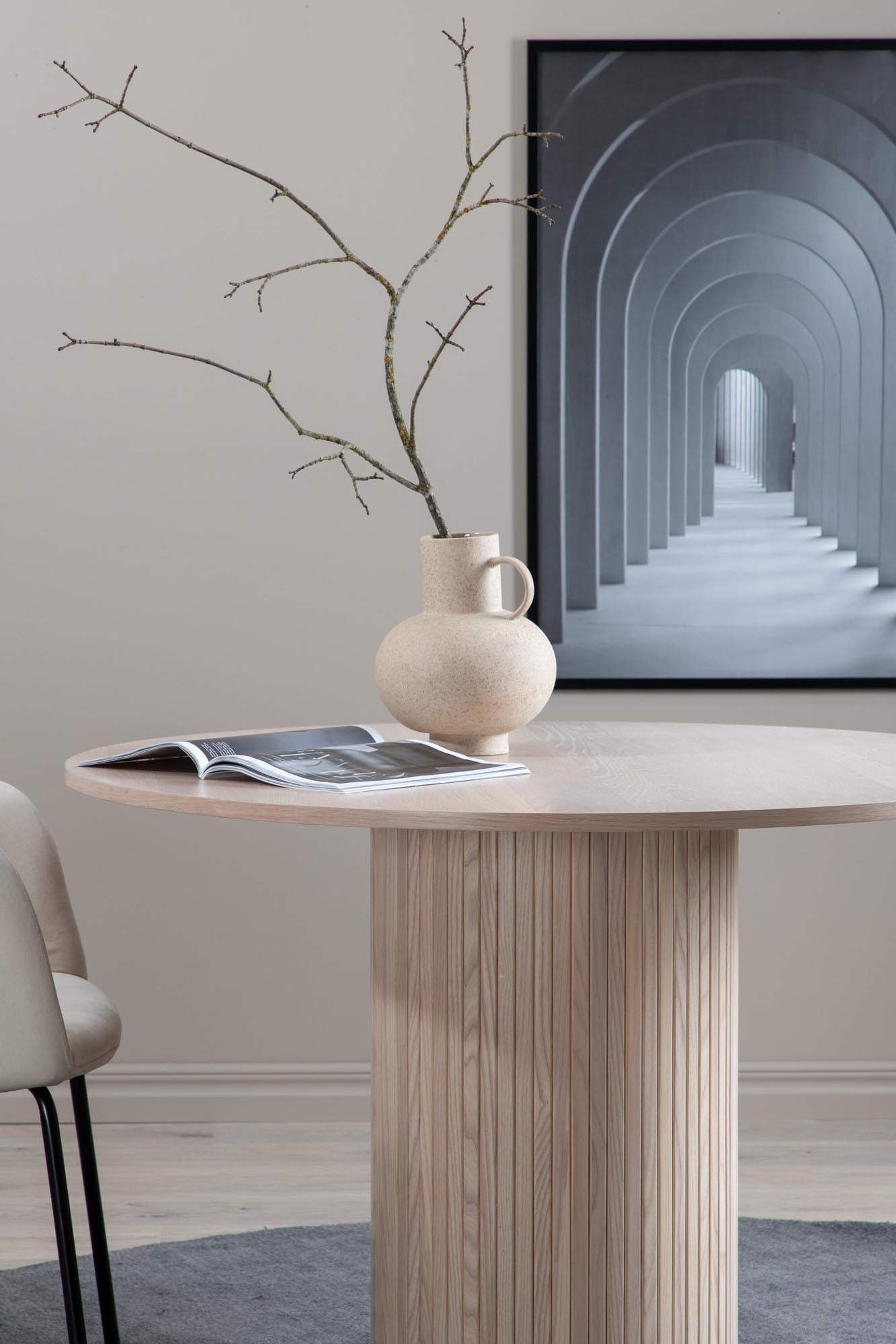 Eleganter Bianca Esstisch von Venture Home, gefertigt aus robustem Furnier. Ideal für gesellige Abende und stilvolle Esszimmer.