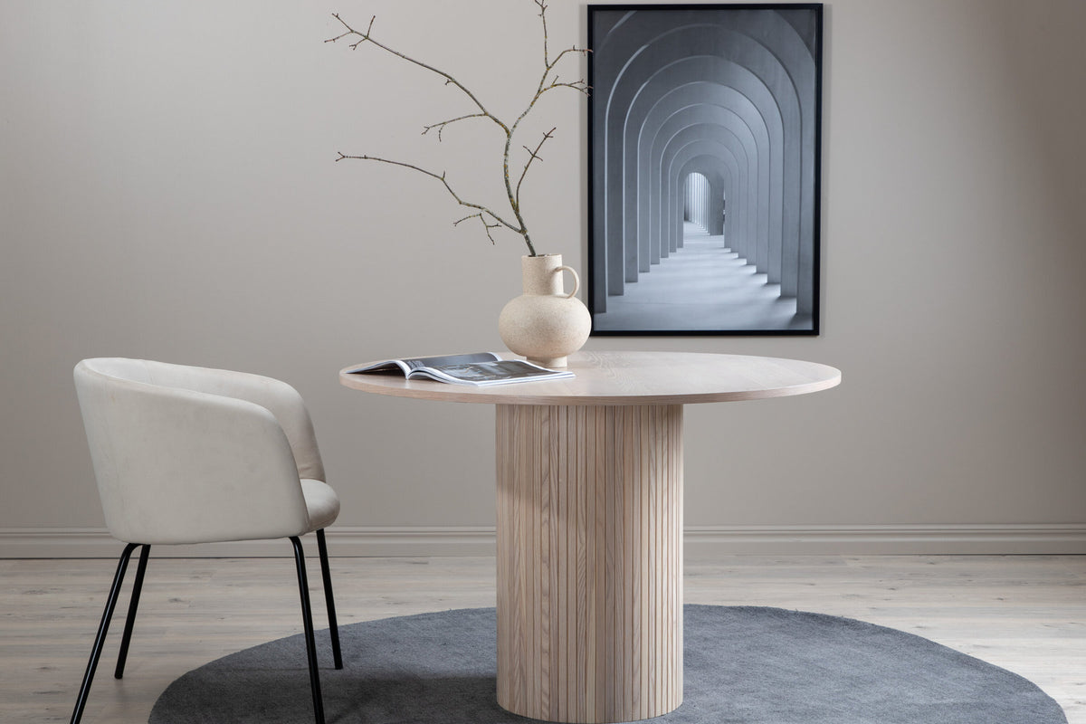 Bianca Esstisch in Tünchen präsentiert im Onlineshop von KAQTU Design AG. Esstisch ist von Venture Home
