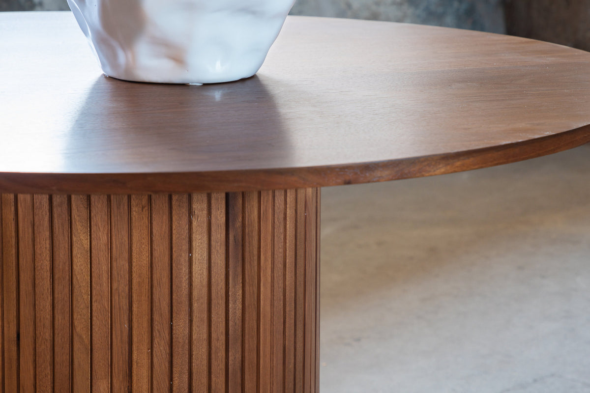 Bianca Esstisch in Nussbaum präsentiert im Onlineshop von KAQTU Design AG. Esstisch ist von Venture Home