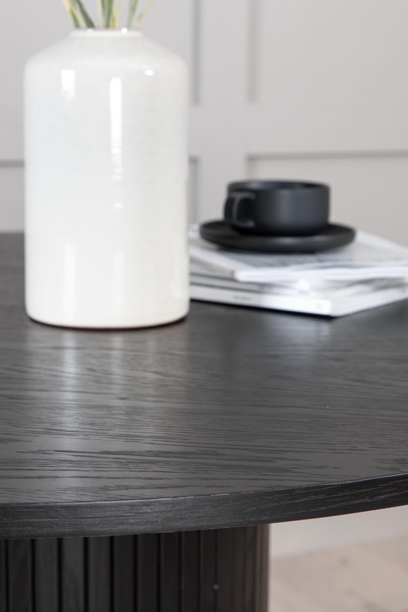 Eleganter Bianca Esstisch von Venture Home, gefertigt aus robustem Furnier. Ideal für gesellige Abende und stilvolle Esszimmer.