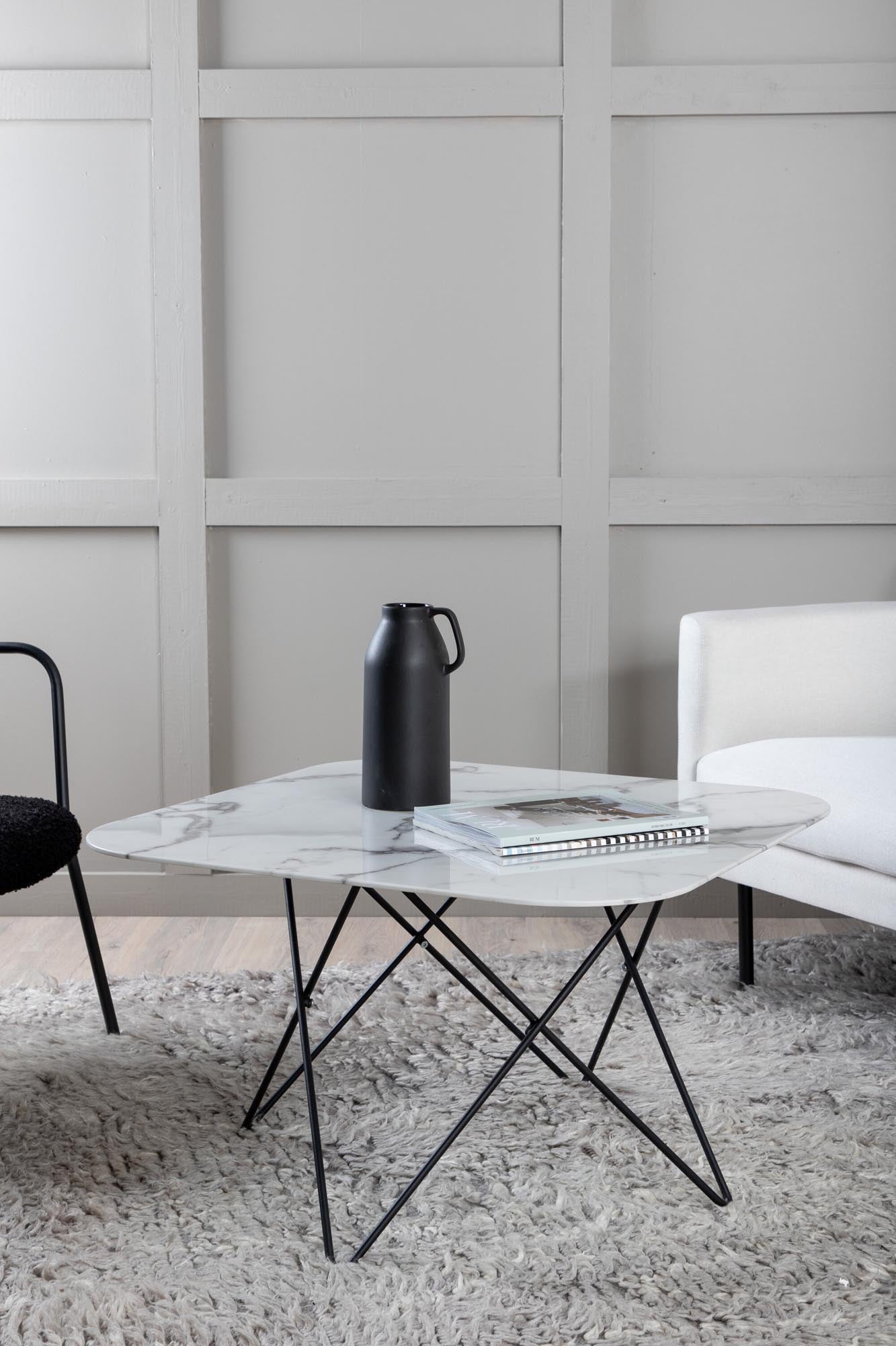 Stilvoller Tristar Beistelltisch von Venture Home: Minimalistisches Design, robuste Materialien und vielseitige Einsatzmöglichkeiten für Ihr Zuhause.