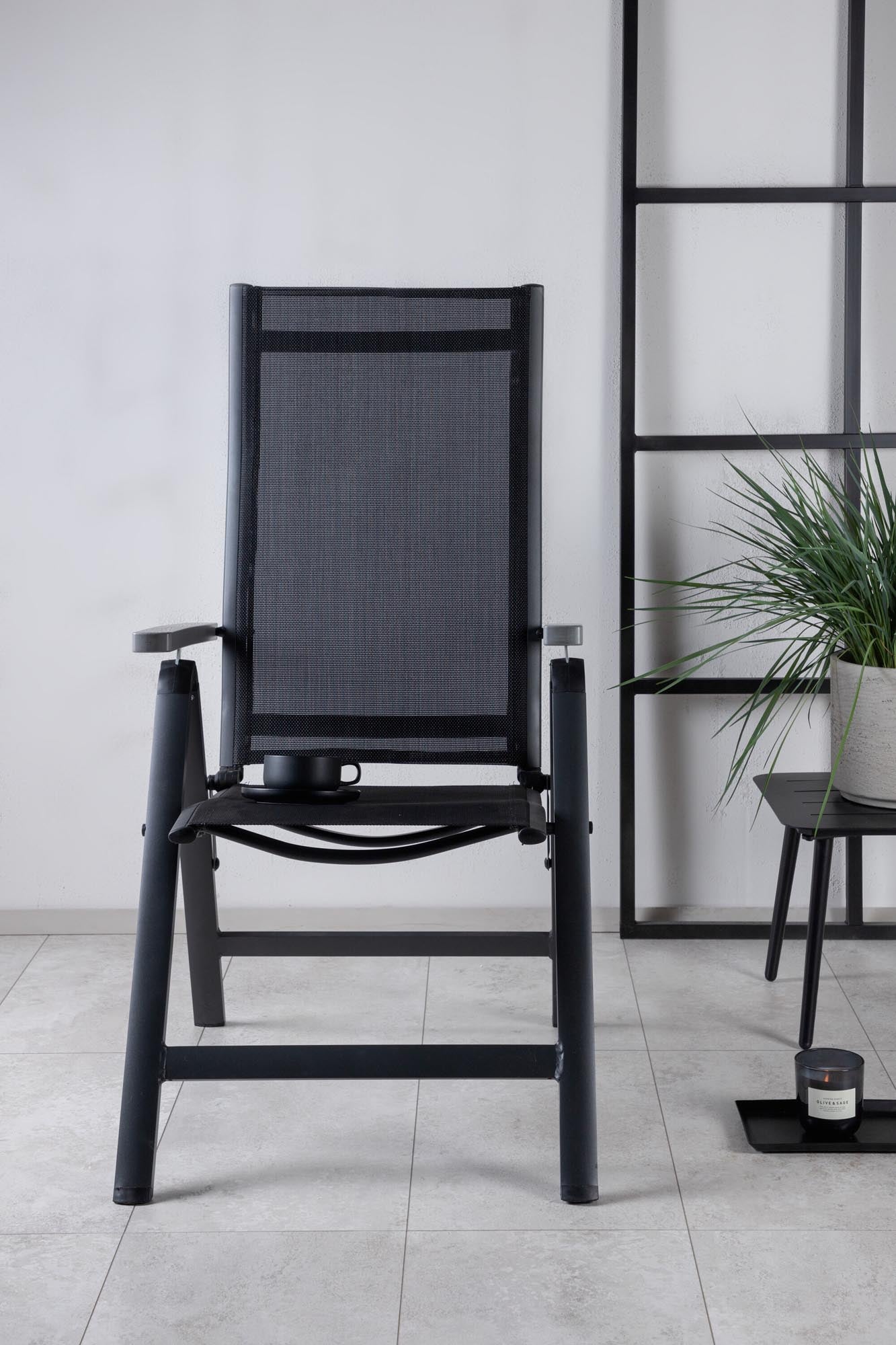 Entdecken Sie den Albany Light Stuhl von Venture Home: stilvoller Gartenstuhl mit Armlehnen, 5 verstellbaren Positionen und pflegeleichtem, langlebigem Textilene.