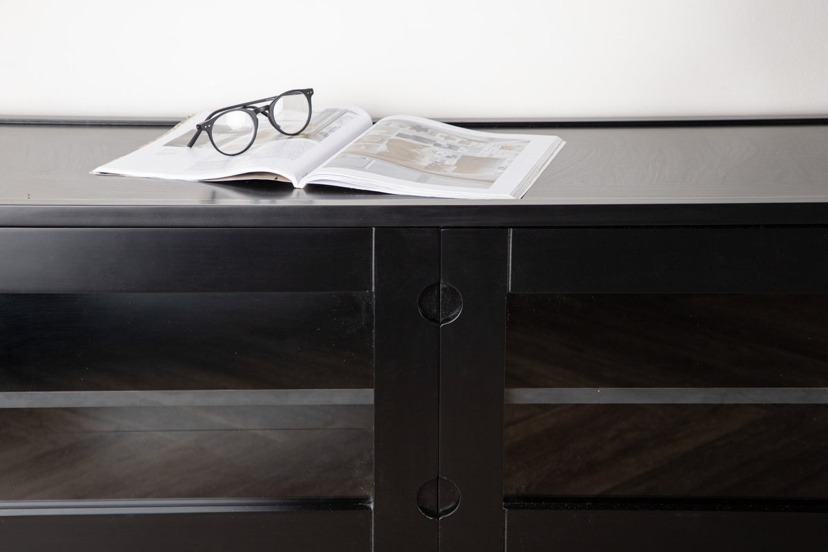Alcoa Kabinett in Schwarz präsentiert im Onlineshop von KAQTU Design AG. Regal Zubehör ist von Venture Home