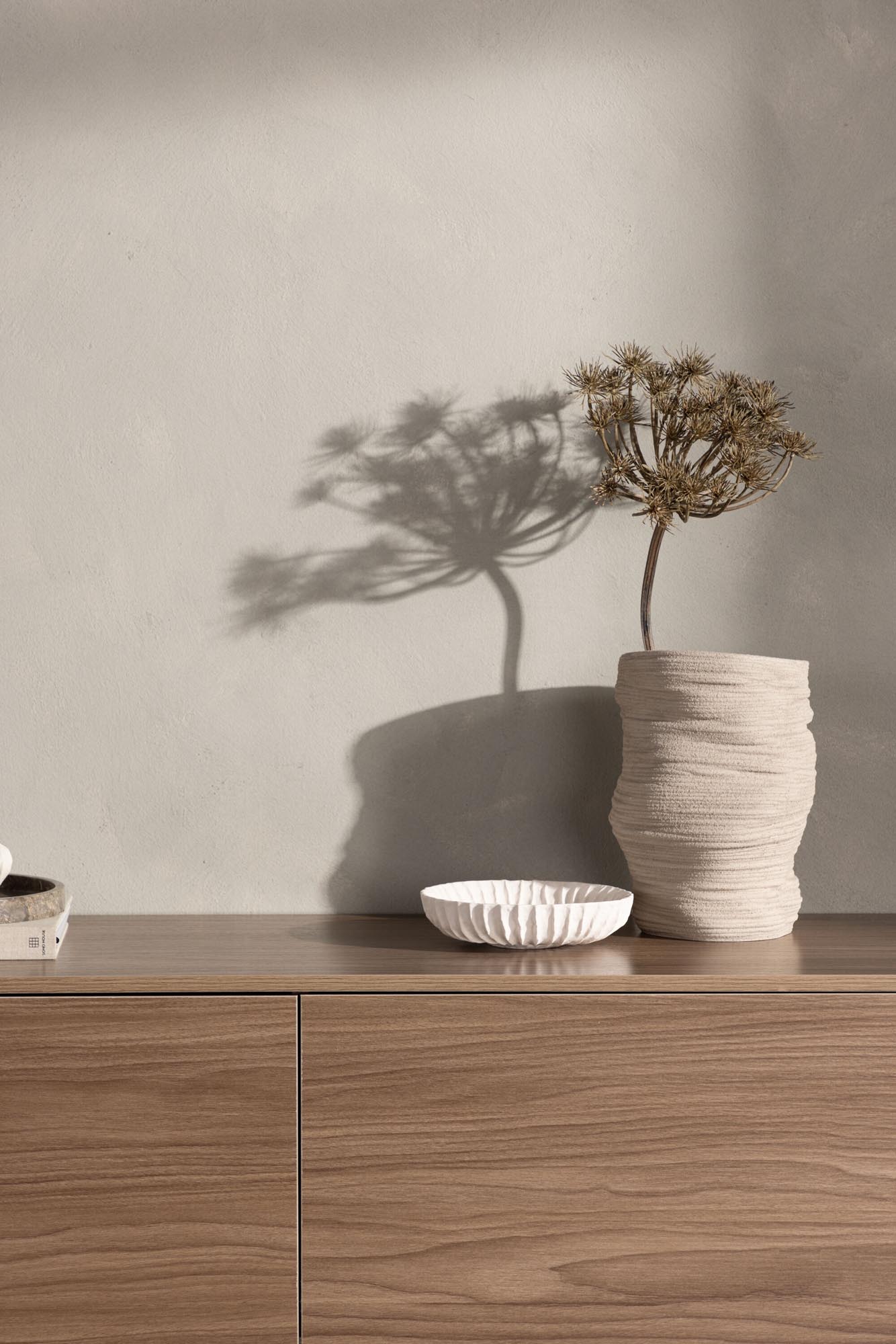 Firhamn Kommode in Nussbaum präsentiert im Onlineshop von KAQTU Design AG. Regal Zubehör ist von Venture Home