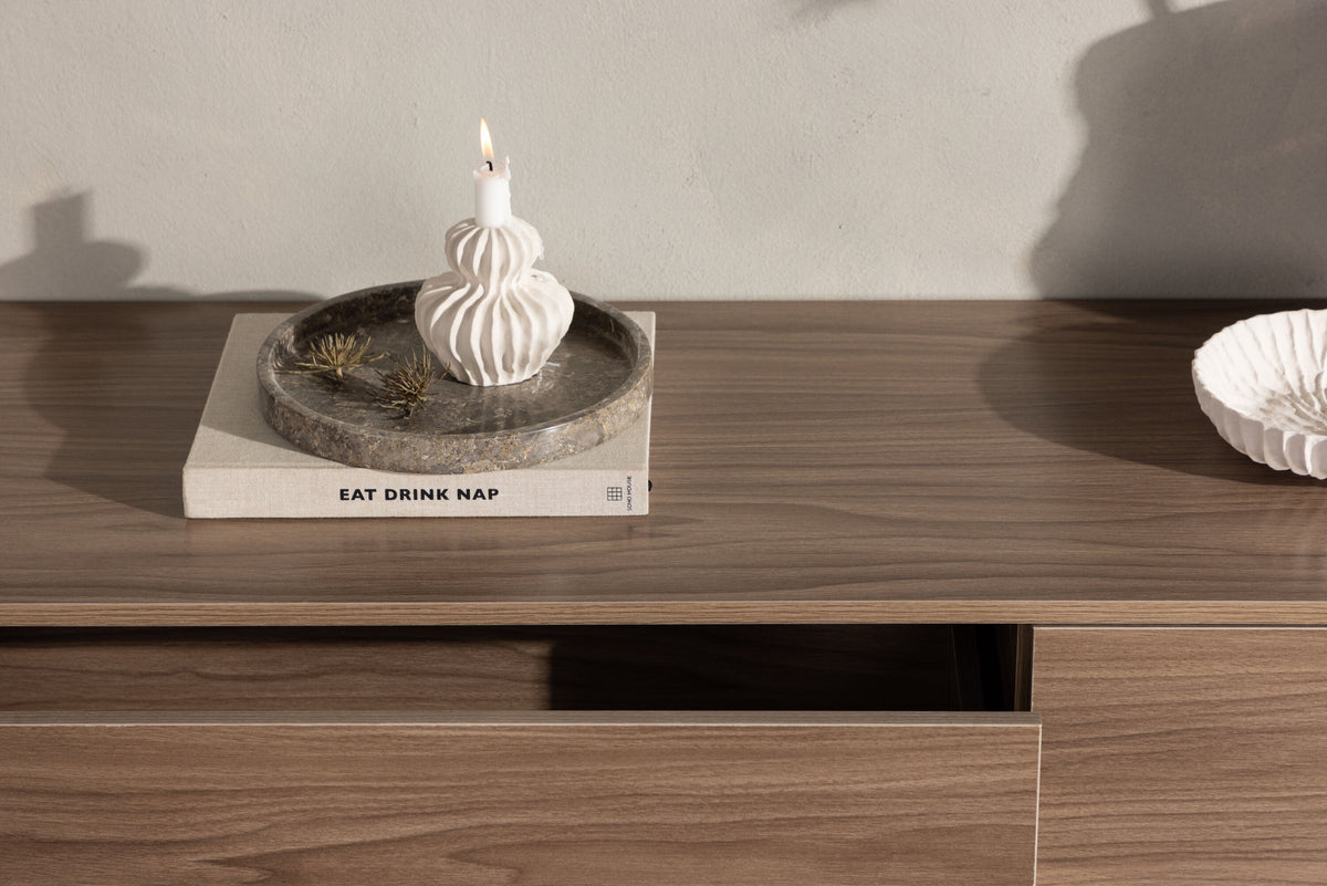 Frihamn Kommode in Nussbaum präsentiert im Onlineshop von KAQTU Design AG. Regal Zubehör ist von Venture Home