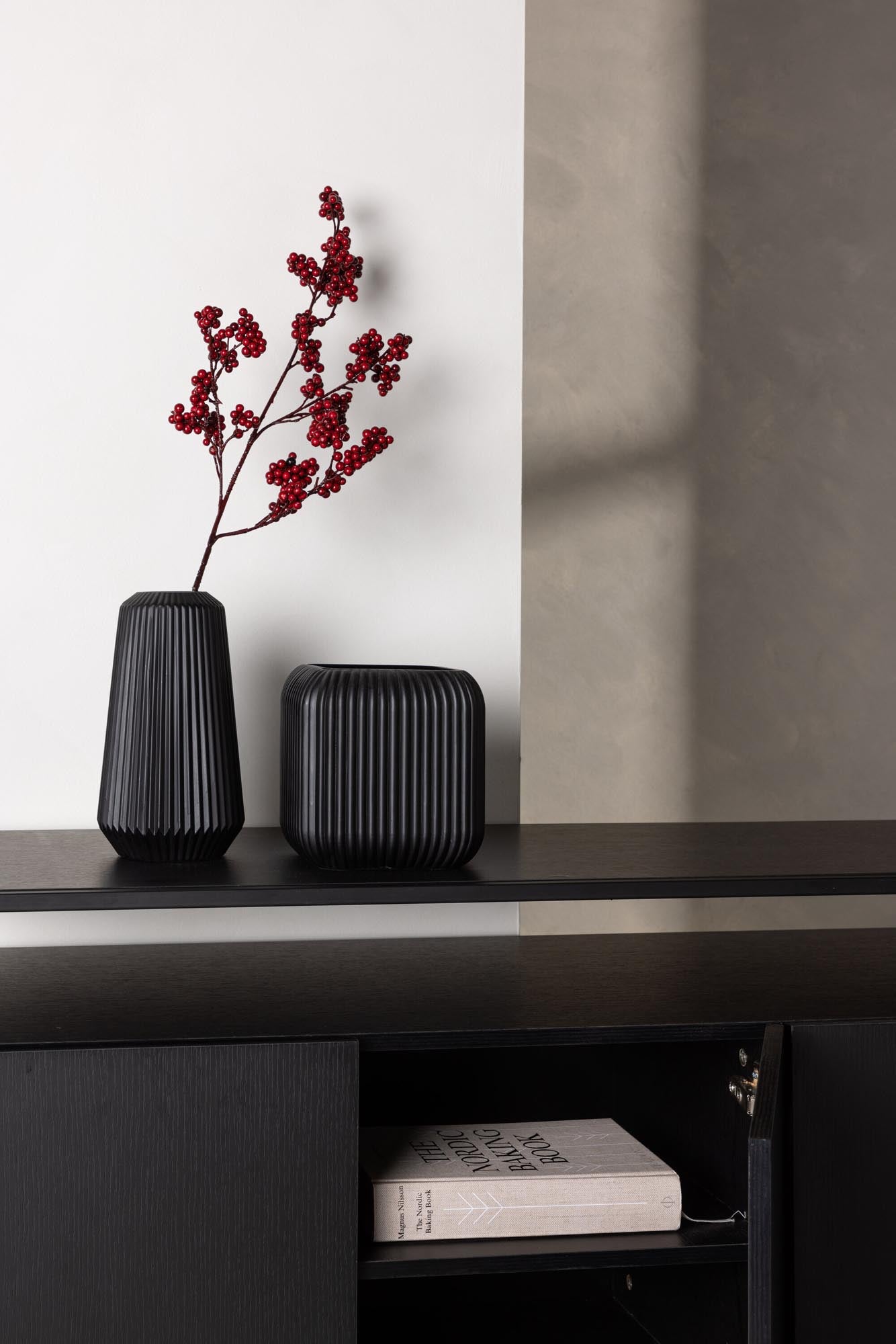 Stilvolles Kingsport Kabinett von Venture Home für Ihr Zuhause.