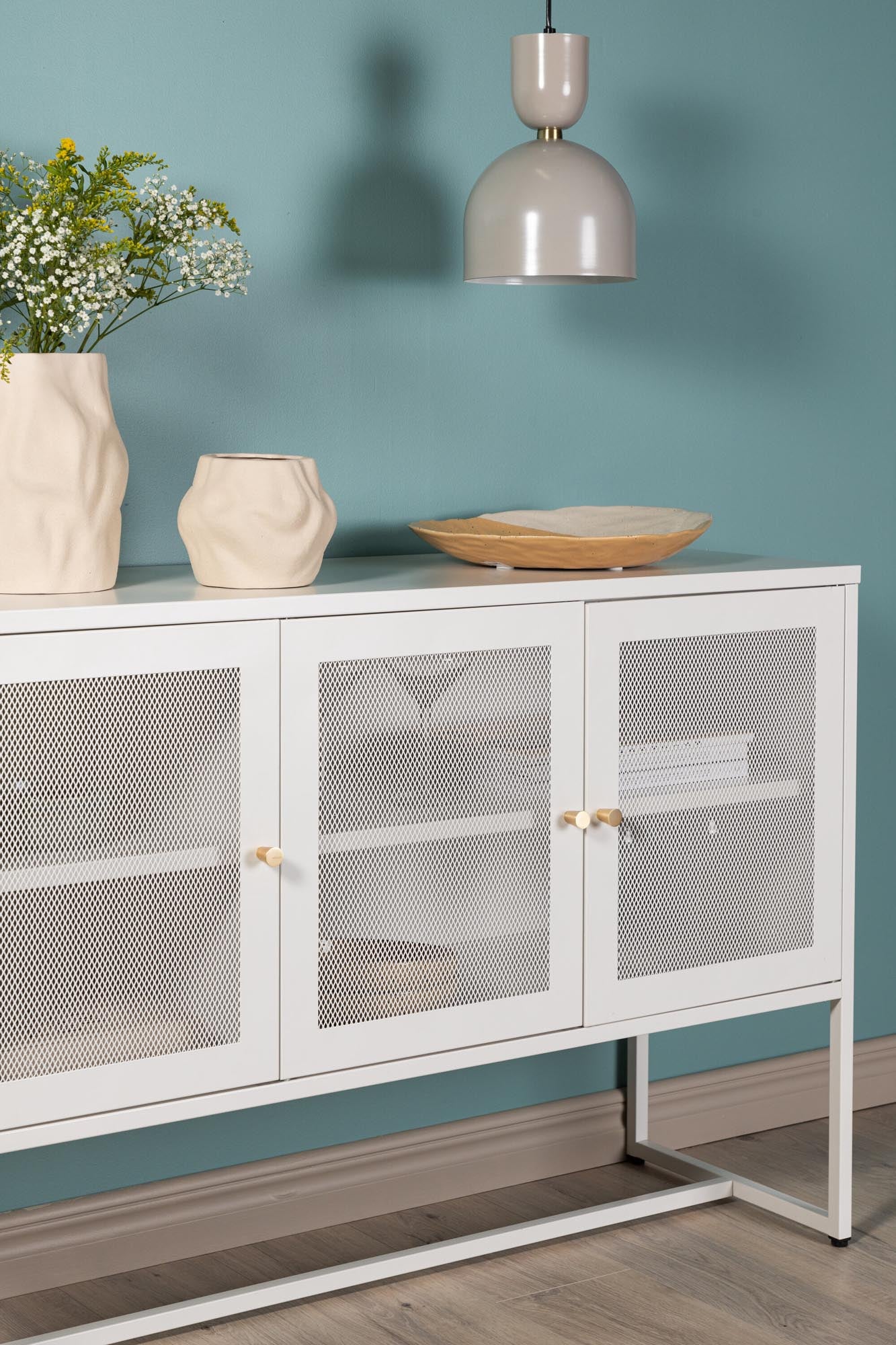 Malla Kabinett: Stilvolle Aufbewahrungslösung von Venture Home.