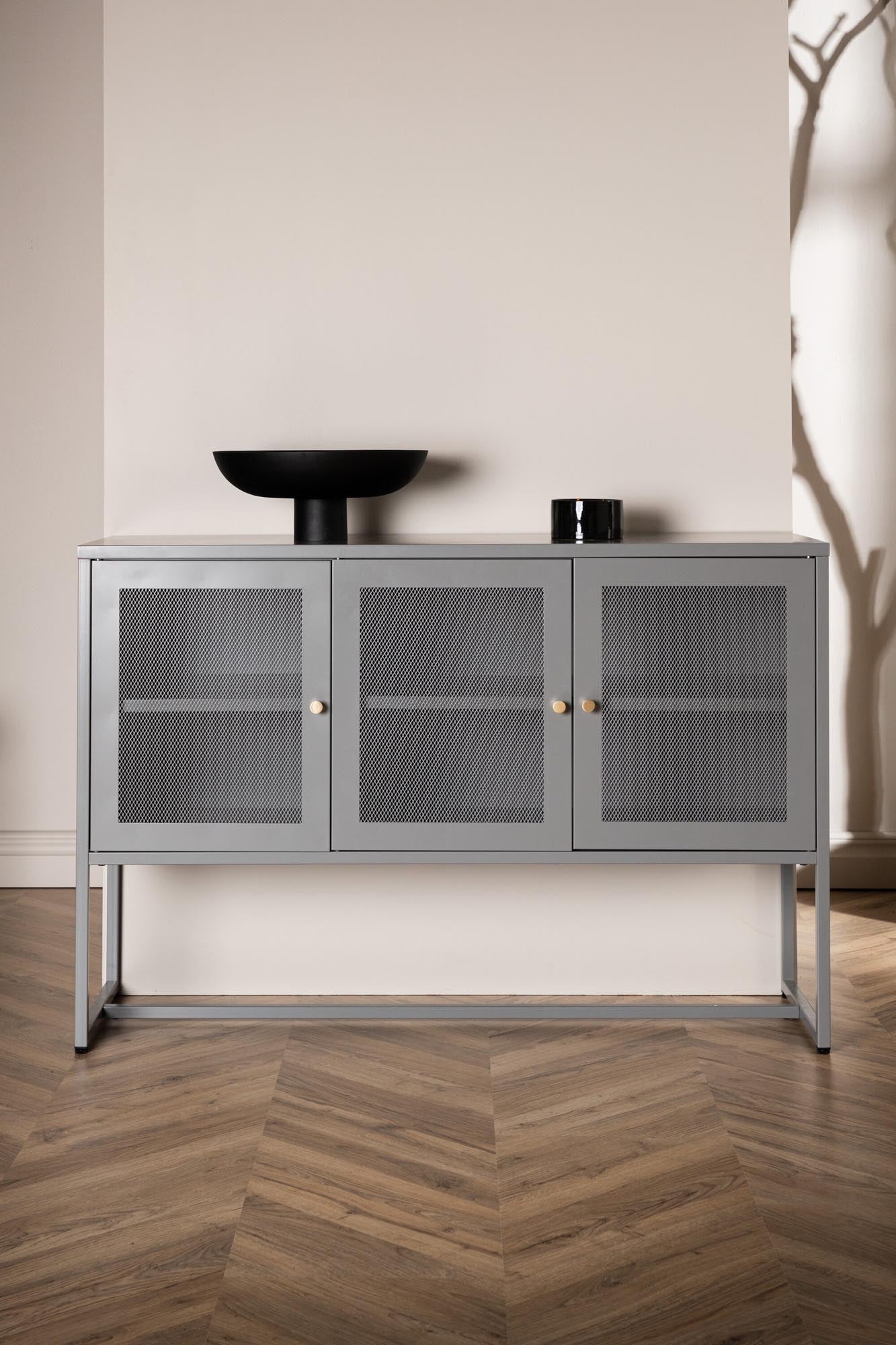 Malla Kabinett von Venture Home: Stilvolles Industriedesign mit netzartigen Türen und großzügigem Stauraum für Ihr Zuhause.