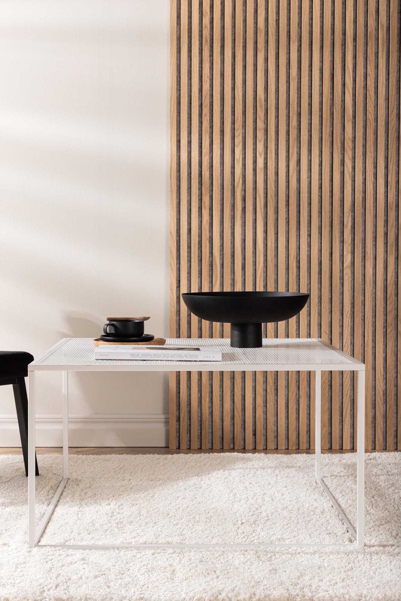 Stilvoller Netz Coffee Tisch von Venture Home in zeitlosem Beige.