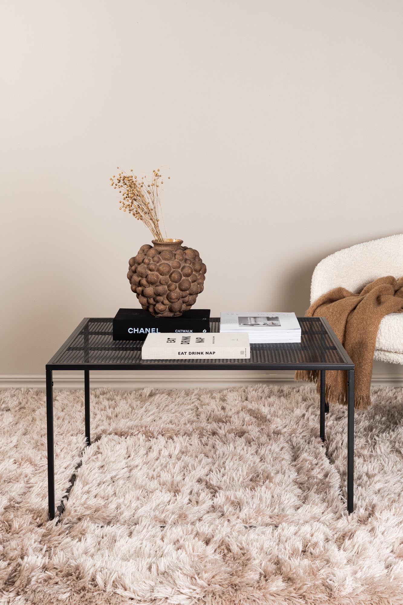 Stilvoller Netz Coffee Tisch von Venture Home in zeitlosem Beige.