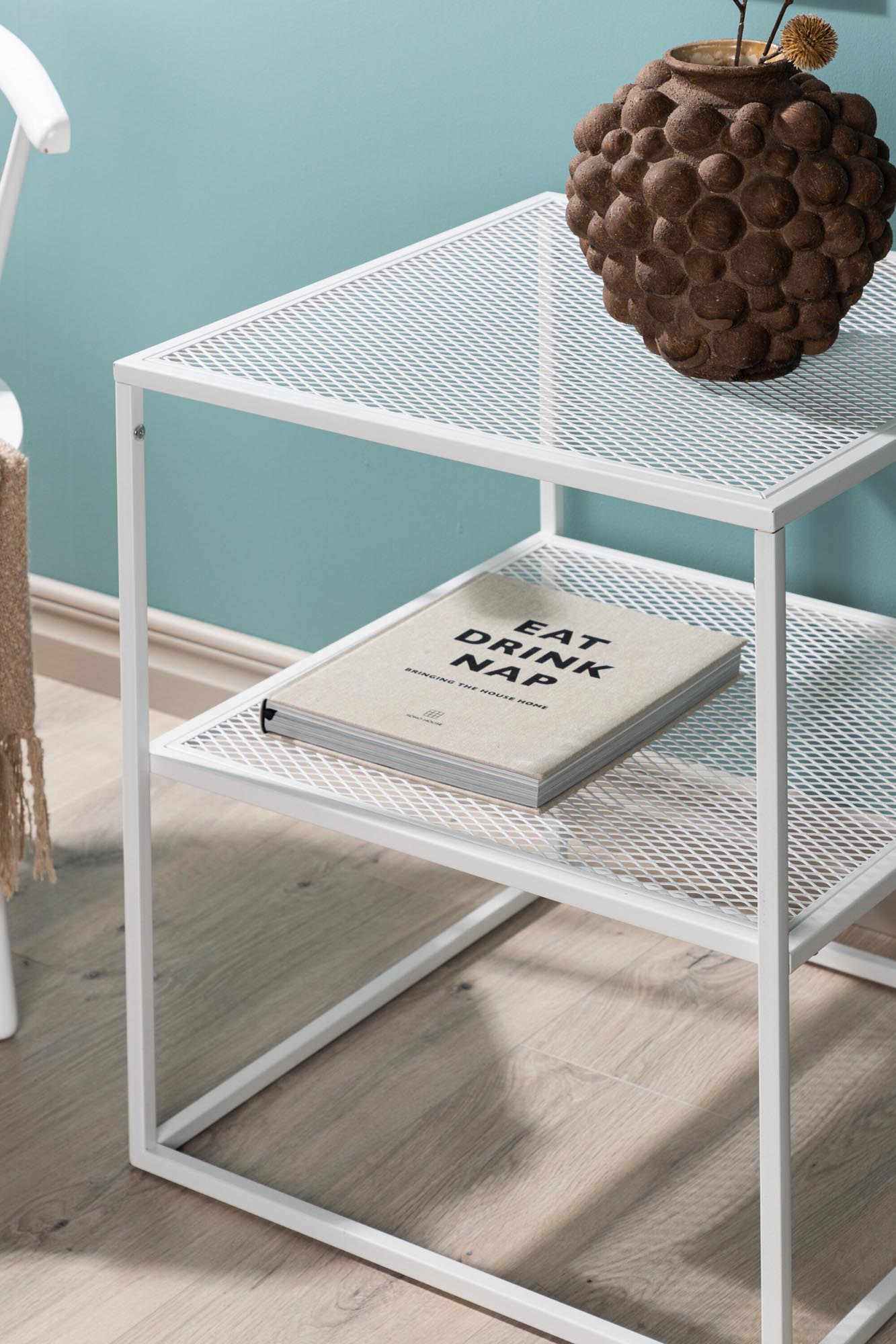 Stylischer Netz Beistelltisch von Venture Home aus hochwertigem Stahl in Beige. Perfekt für jeden Raum, vielseitig einsetzbar und pflegeleicht.