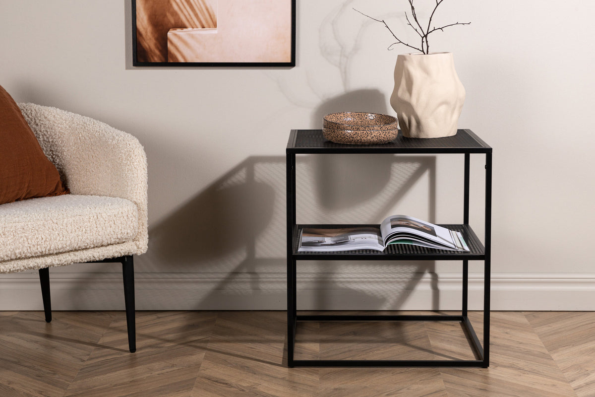 Netz Beistelltisch in Schwarz präsentiert im Onlineshop von KAQTU Design AG. Beistelltisch ist von Venture Home