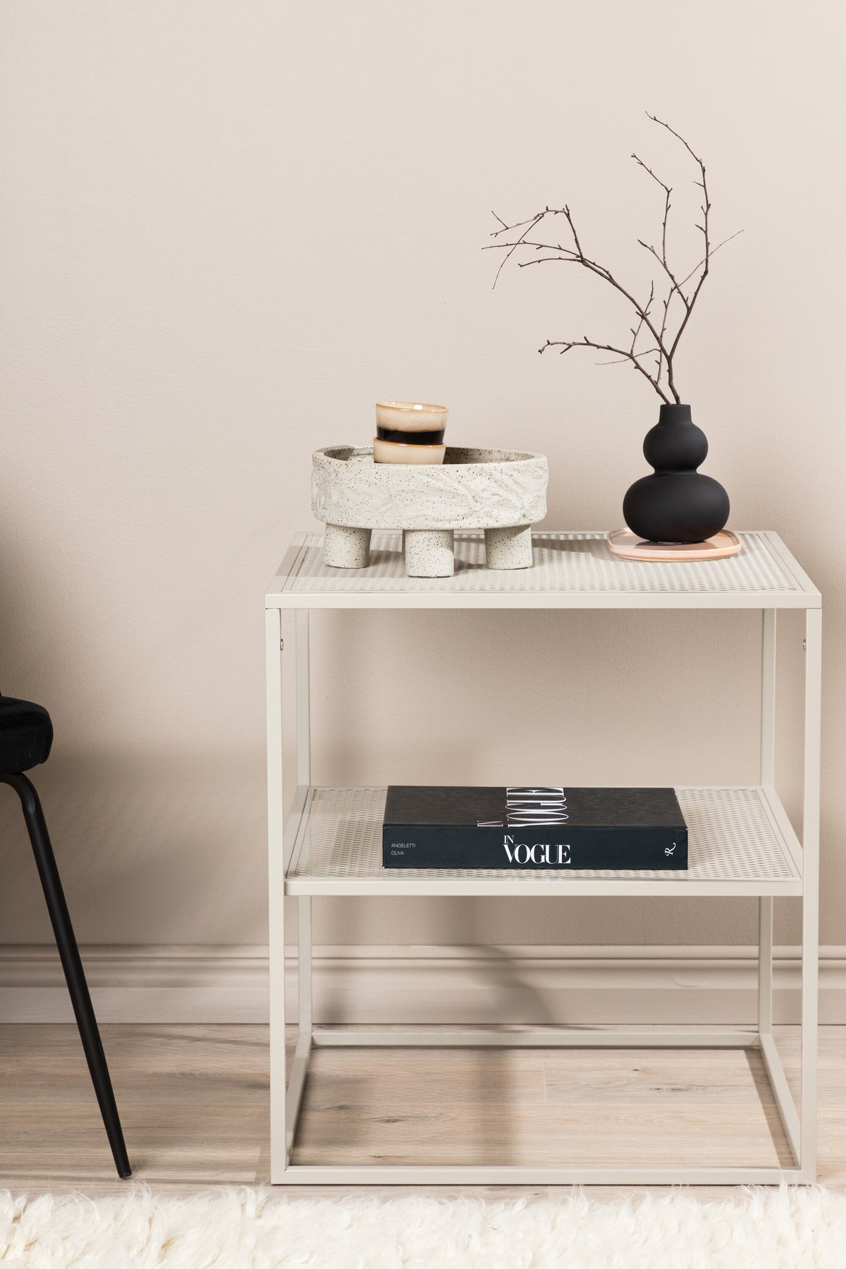 Netz Beistelltisch in Beige präsentiert im Onlineshop von KAQTU Design AG. Beistelltisch ist von Venture Home