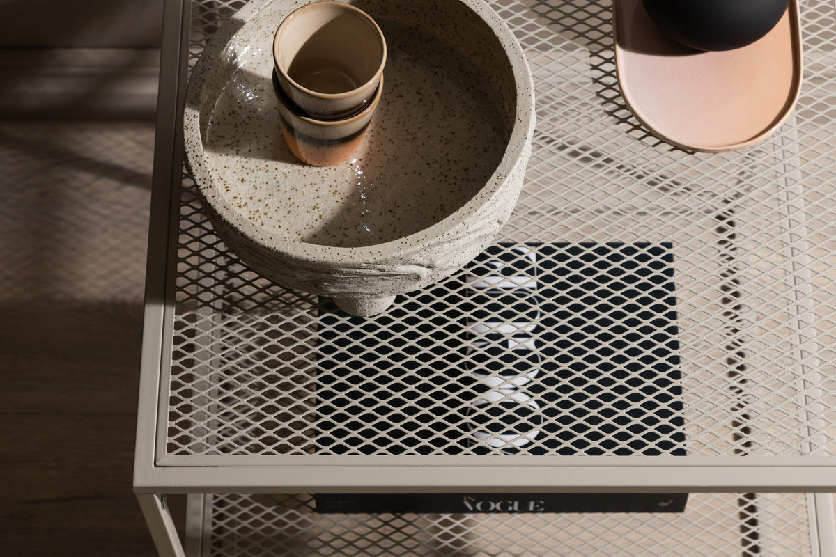Netz Beistelltisch in Beige präsentiert im Onlineshop von KAQTU Design AG. Beistelltisch ist von Venture Home