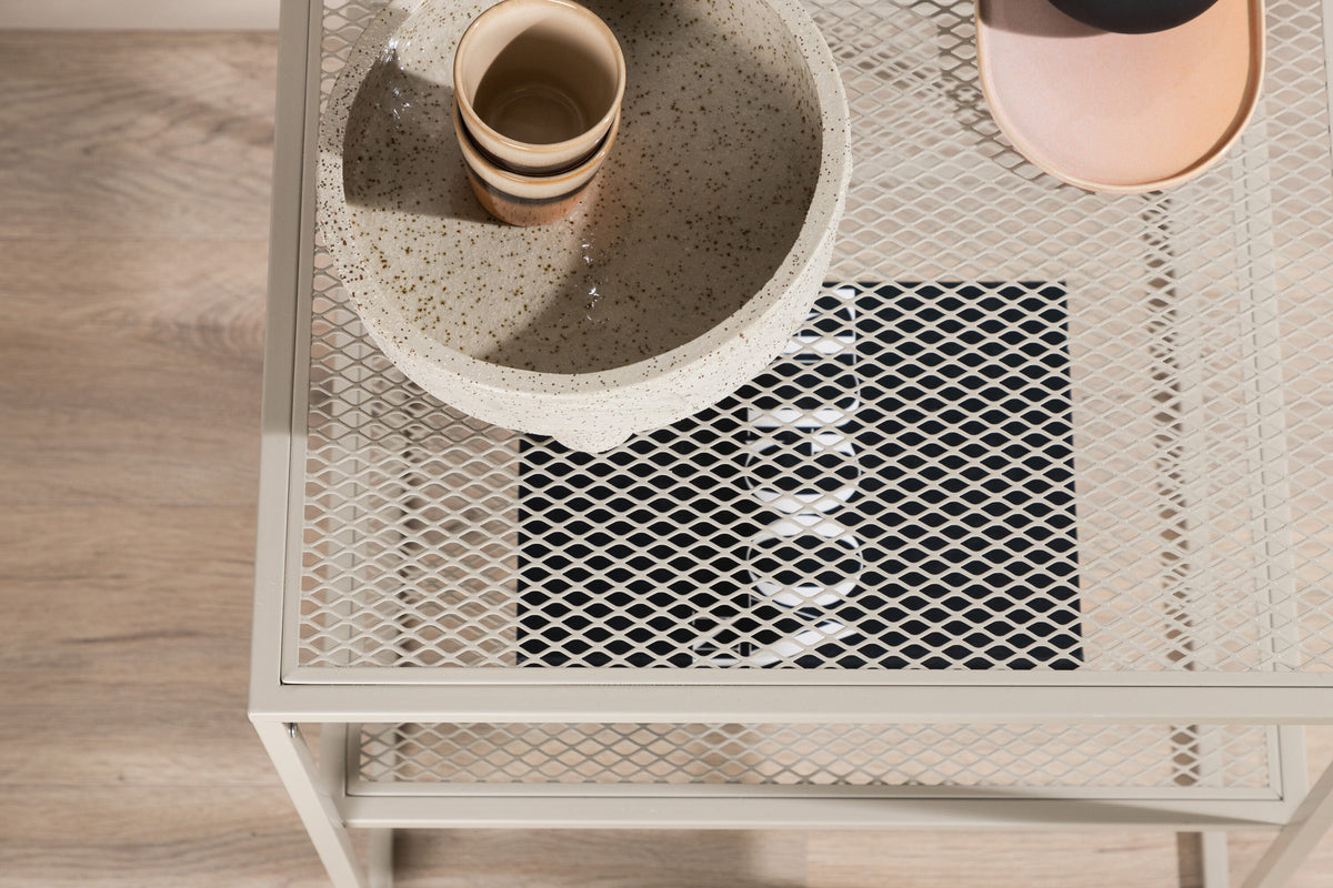 Netz Beistelltisch in Beige präsentiert im Onlineshop von KAQTU Design AG. Beistelltisch ist von Venture Home