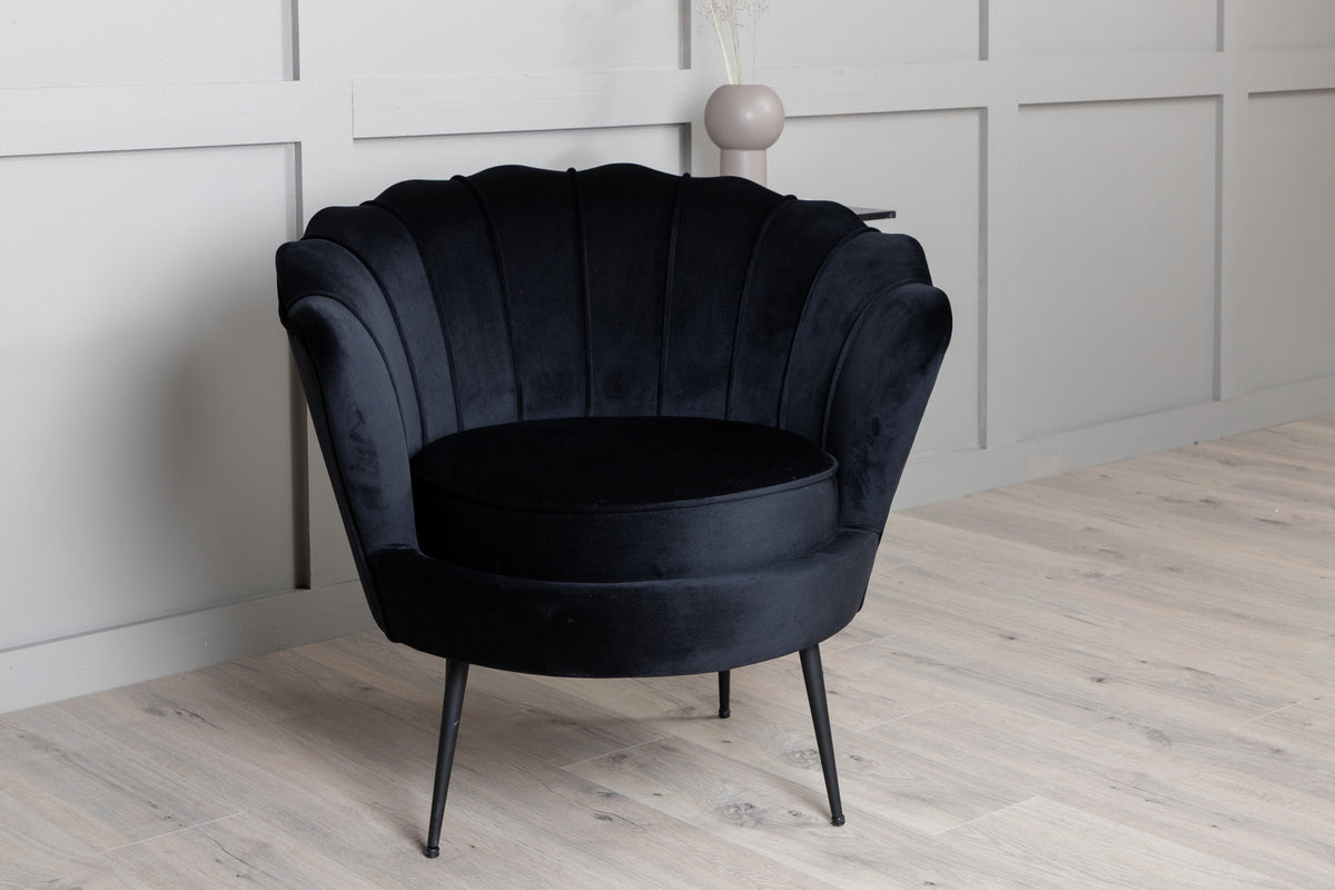 Calais Sessel in Schwarz präsentiert im Onlineshop von KAQTU Design AG. Sessel mit Armlehnen ist von Venture Home