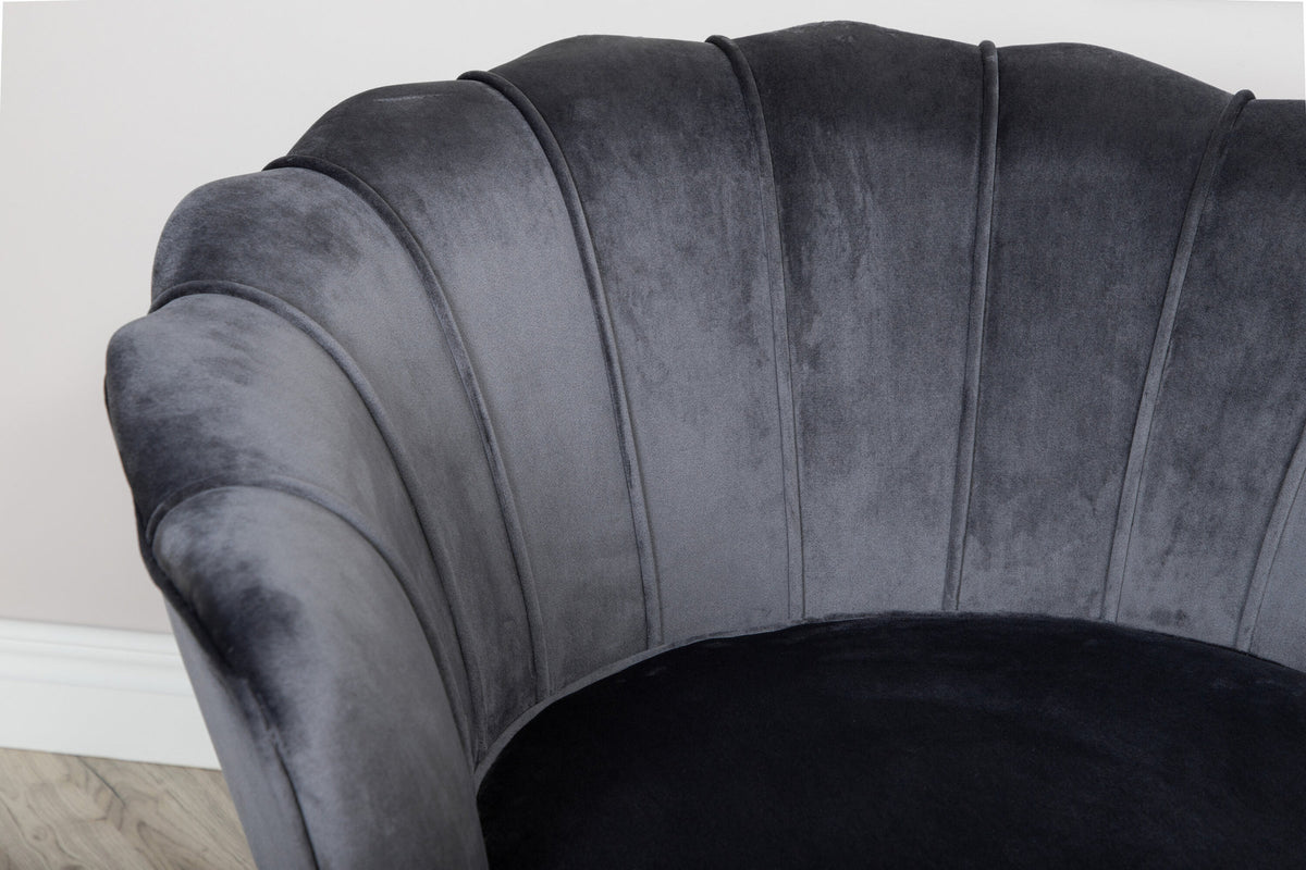 Calais Sessel in Dunkelgrau präsentiert im Onlineshop von KAQTU Design AG. Sessel mit Armlehnen ist von Venture Home