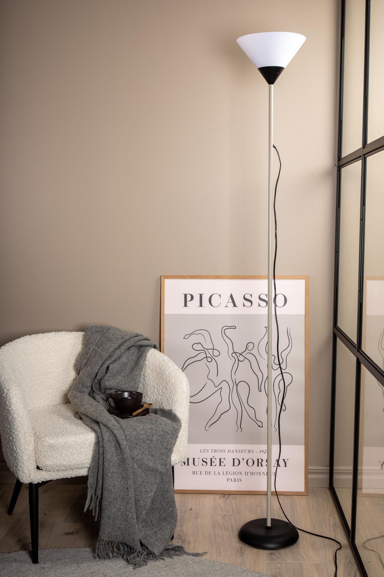 Batang Stehleuchte von Venture Home: Zeitloses Design in Beige.