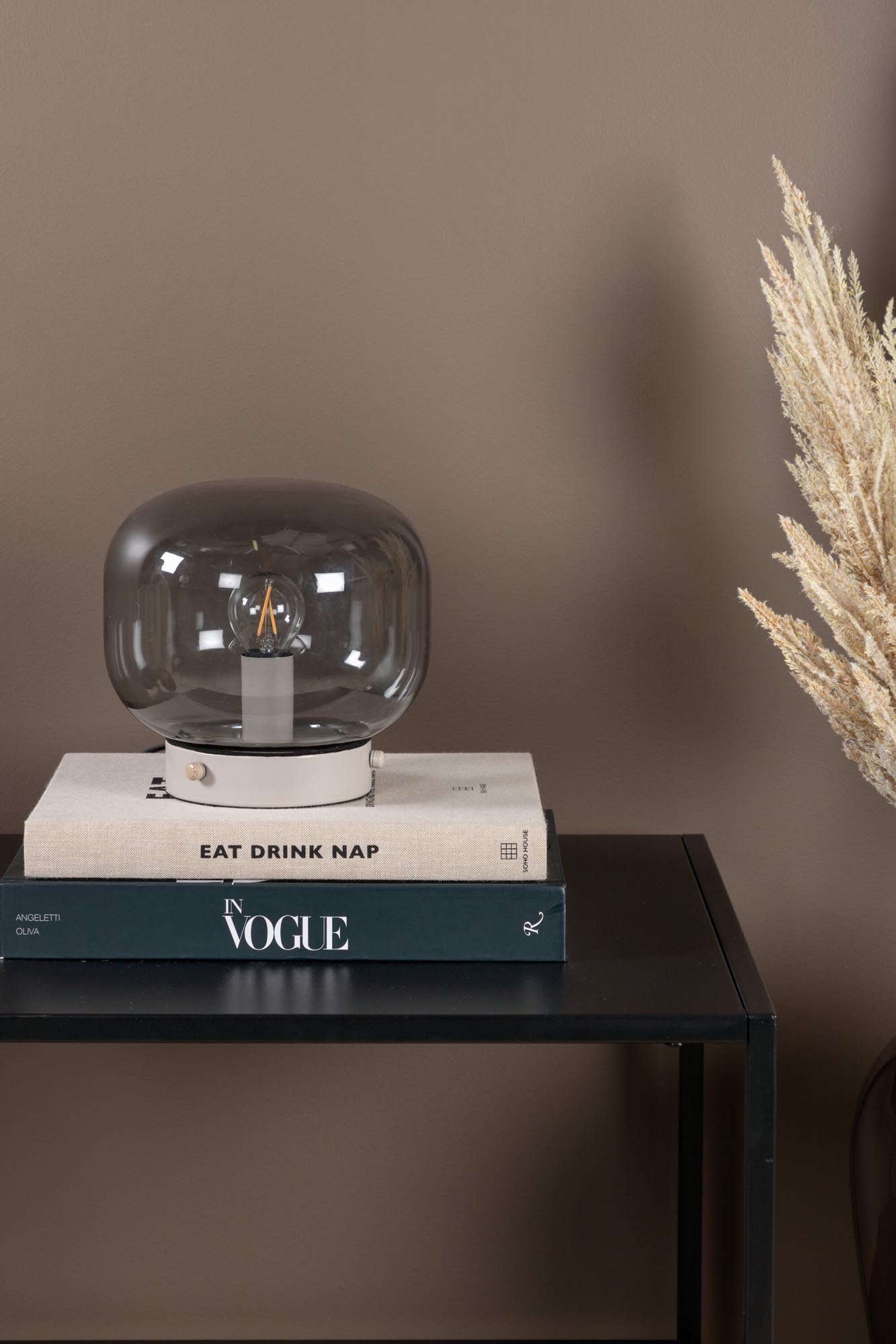 Stilvolle Bollonelie Tischlampe von Venture Home für modernes Ambiente.