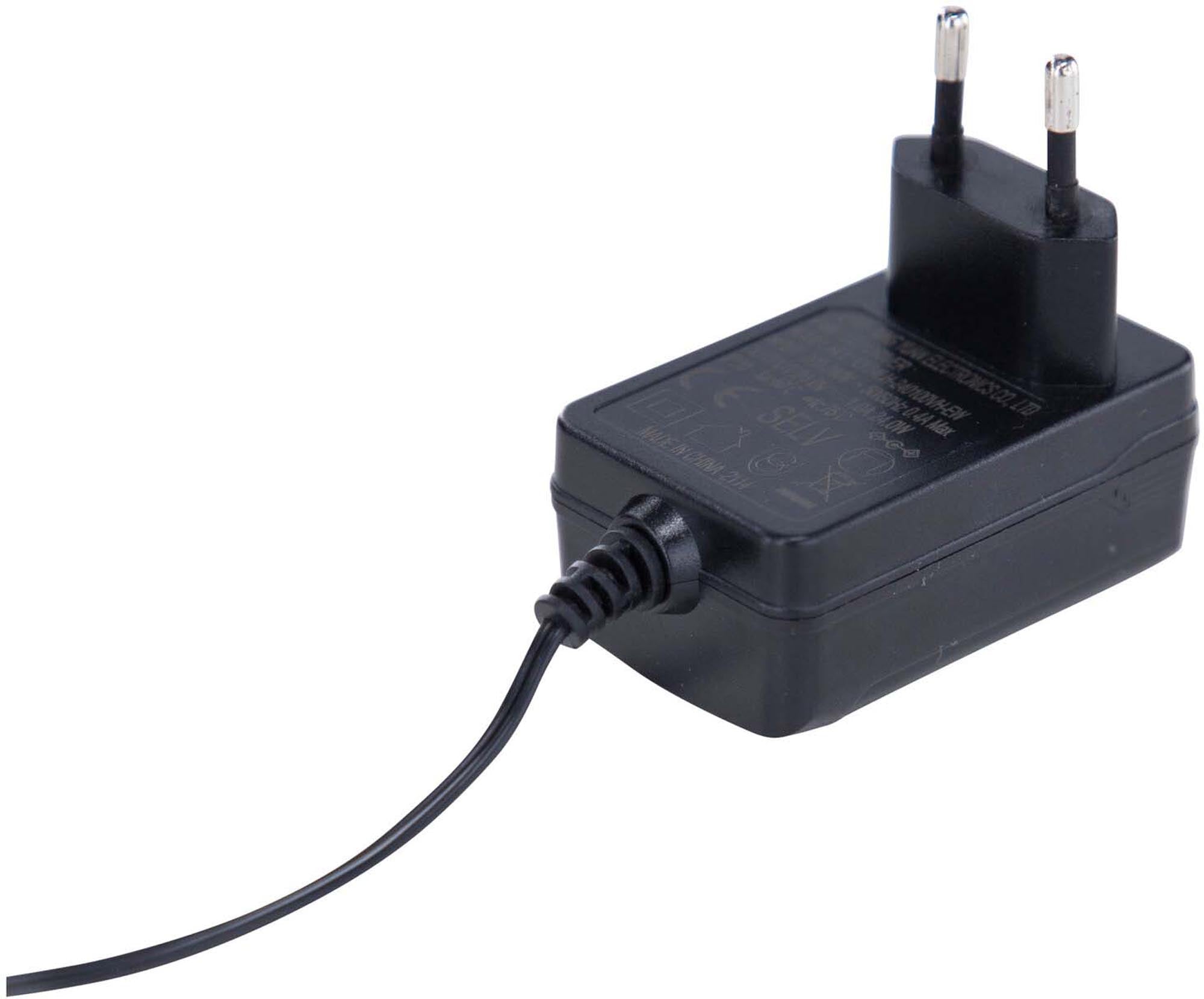 Corong Stehleuchte von Venture Home: Elegantes Design trifft auf innovative Funktionalität für ein stilvolles Ambiente in Ihrem Zuhause.