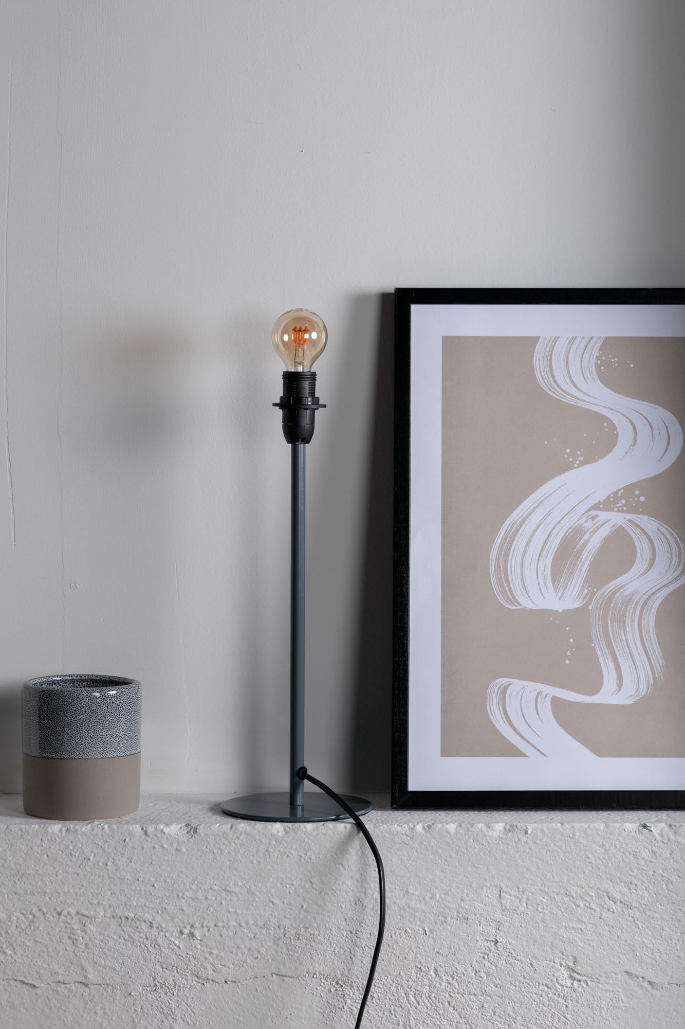 Stilvolle Dasir Tischleuchte von Venture Home in modernem Design. Hochwertiger Stahl und vielseitig einsetzbar für jeden Raum.