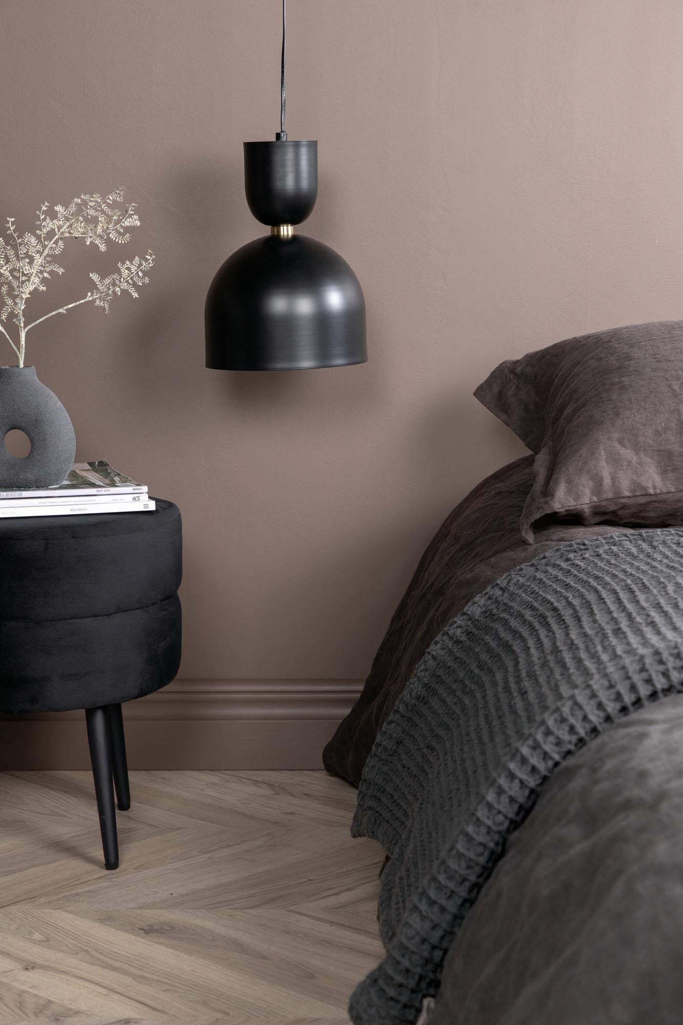 Elegante Tim Pendelleuchte von Venture Home für modernes Ambiente.