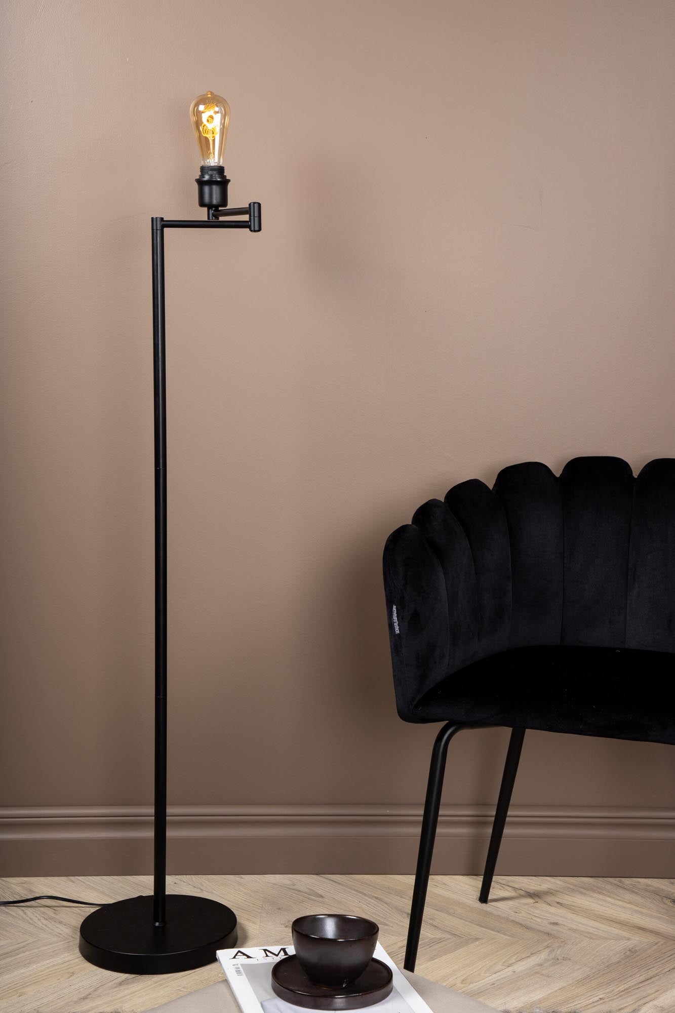 Virro Stehleuchte: Modernes Design für stilvolle Wohnräume.