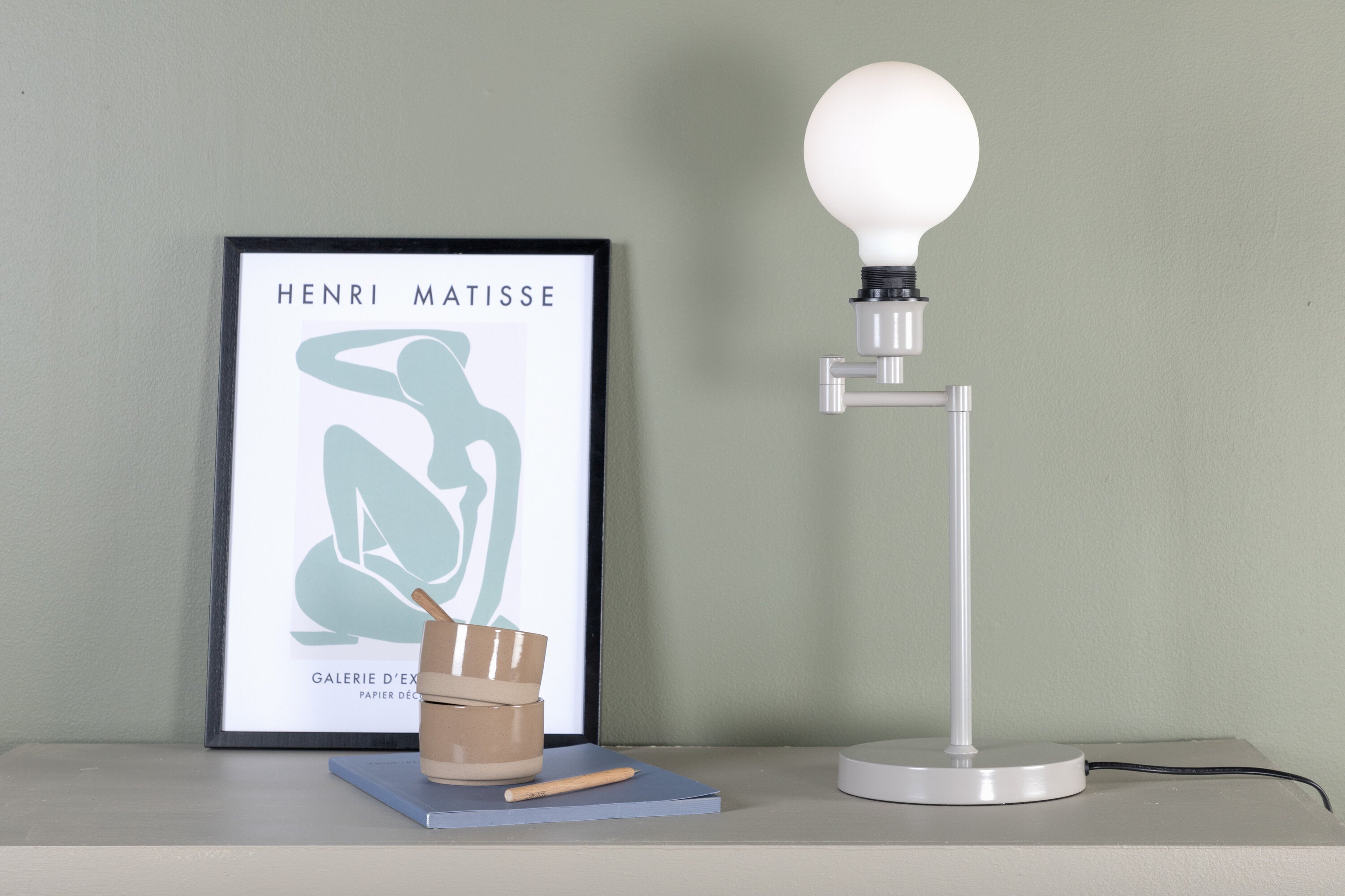 Virro Tischleuchte in Beige präsentiert im Onlineshop von KAQTU Design AG. Tischleuchte ist von Venture Home