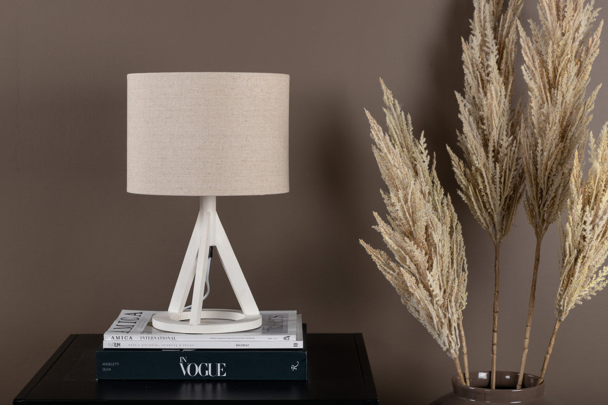 Kona Tischleuchte in Weiss präsentiert im Onlineshop von KAQTU Design AG. Tischleuchte ist von Venture Home