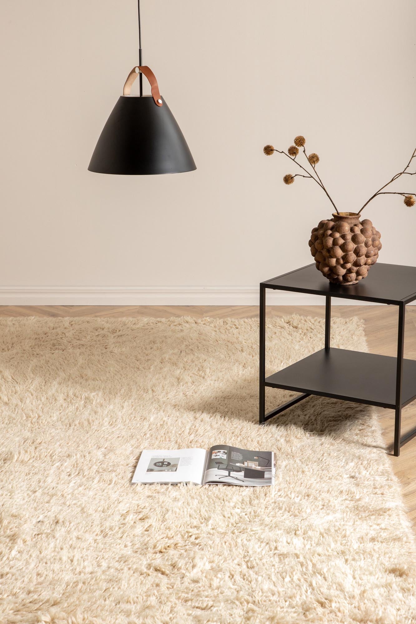 Leiko Teppich in Beige präsentiert im Onlineshop von KAQTU Design AG. Teppich ist von Venture Home