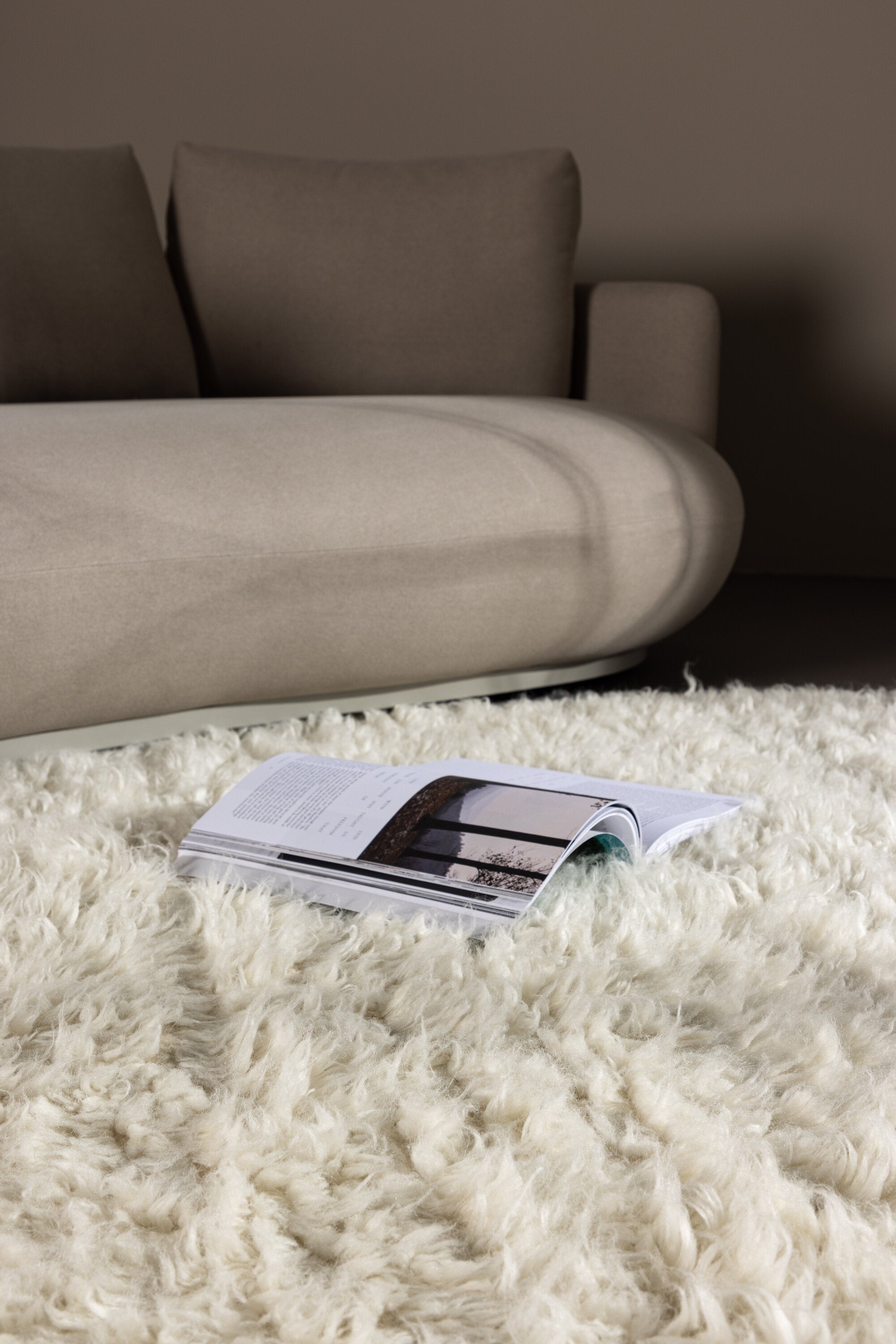 Leiko Teppich in Weiss präsentiert im Onlineshop von KAQTU Design AG. Teppich ist von Venture Home