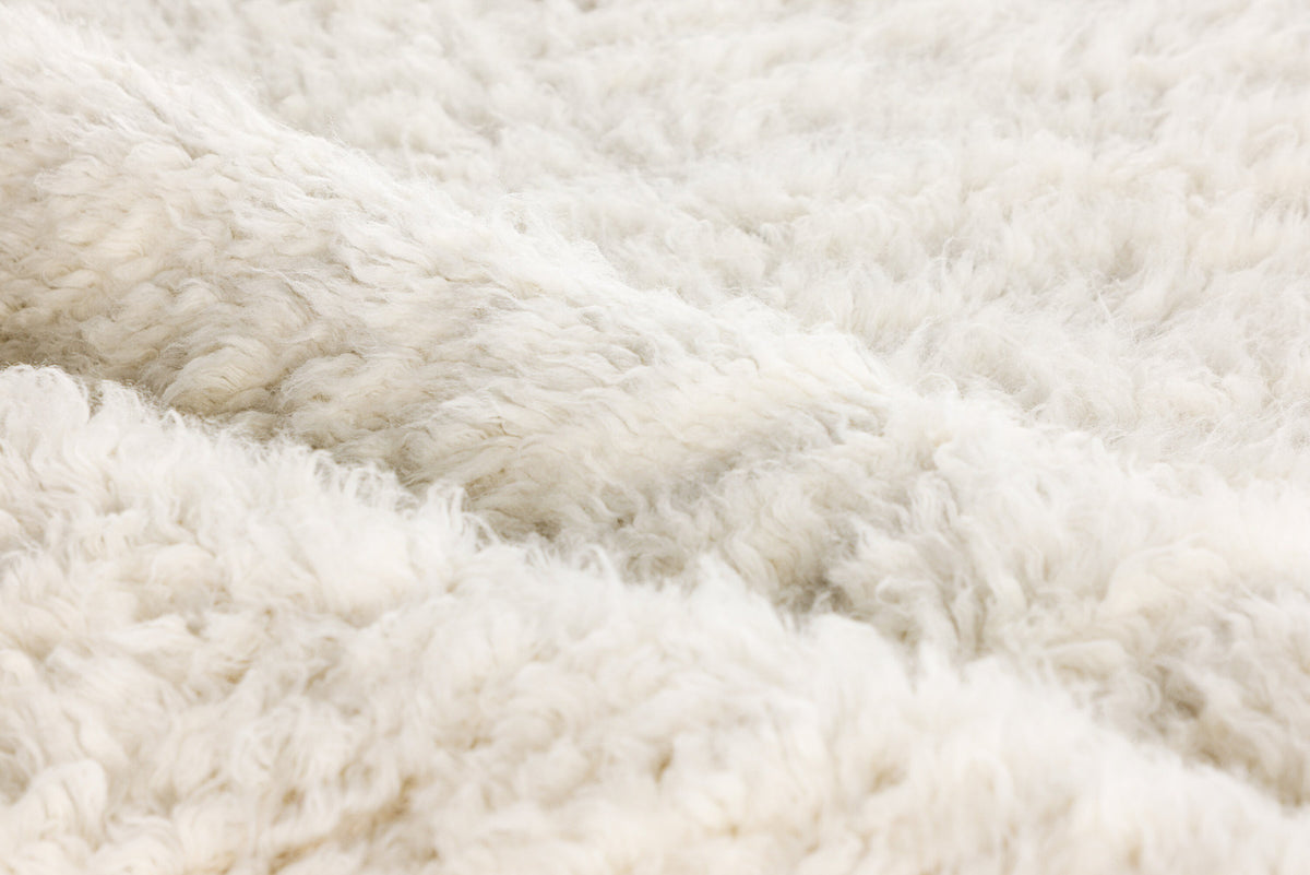 Leiko Teppich in Weiss präsentiert im Onlineshop von KAQTU Design AG. Teppich ist von Venture Home