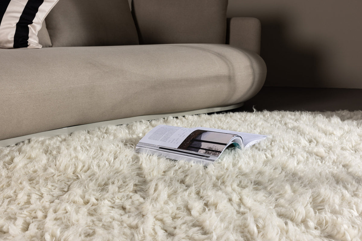 Leiko Teppich in Weiss präsentiert im Onlineshop von KAQTU Design AG. Teppich ist von Venture Home
