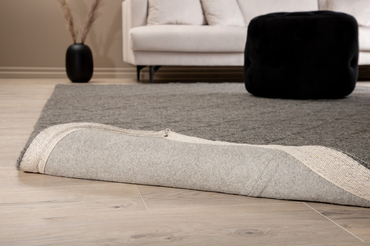 Cloudy Teppich in Grau präsentiert im Onlineshop von KAQTU Design AG. Teppich ist von Venture Home
