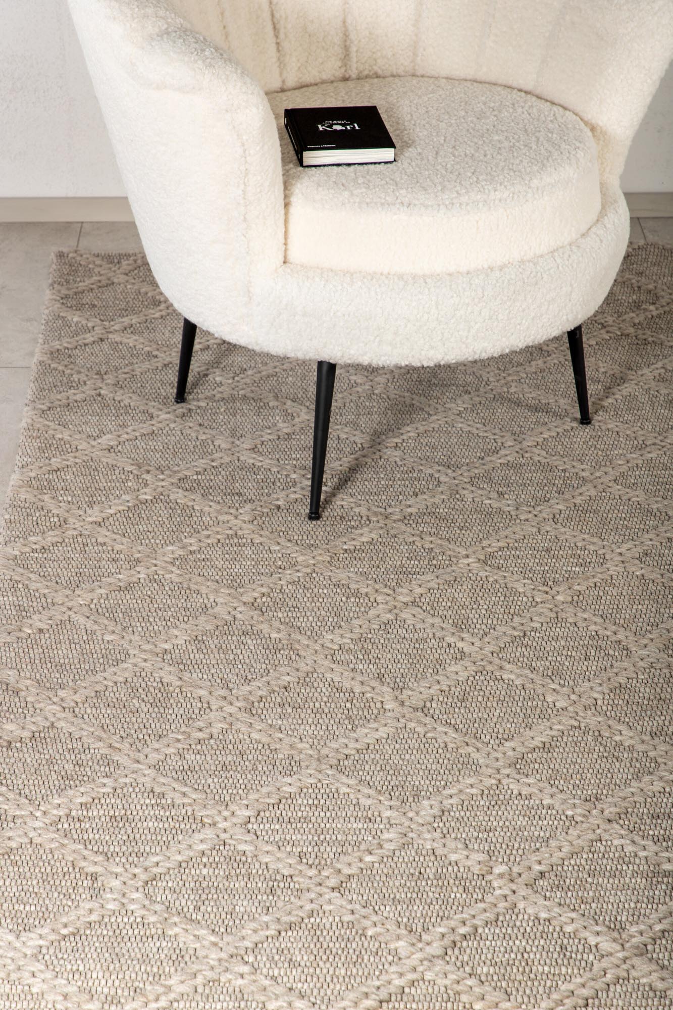 Cloudy Teppich: Luxuriöse Weichheit für moderne Wohnräume.