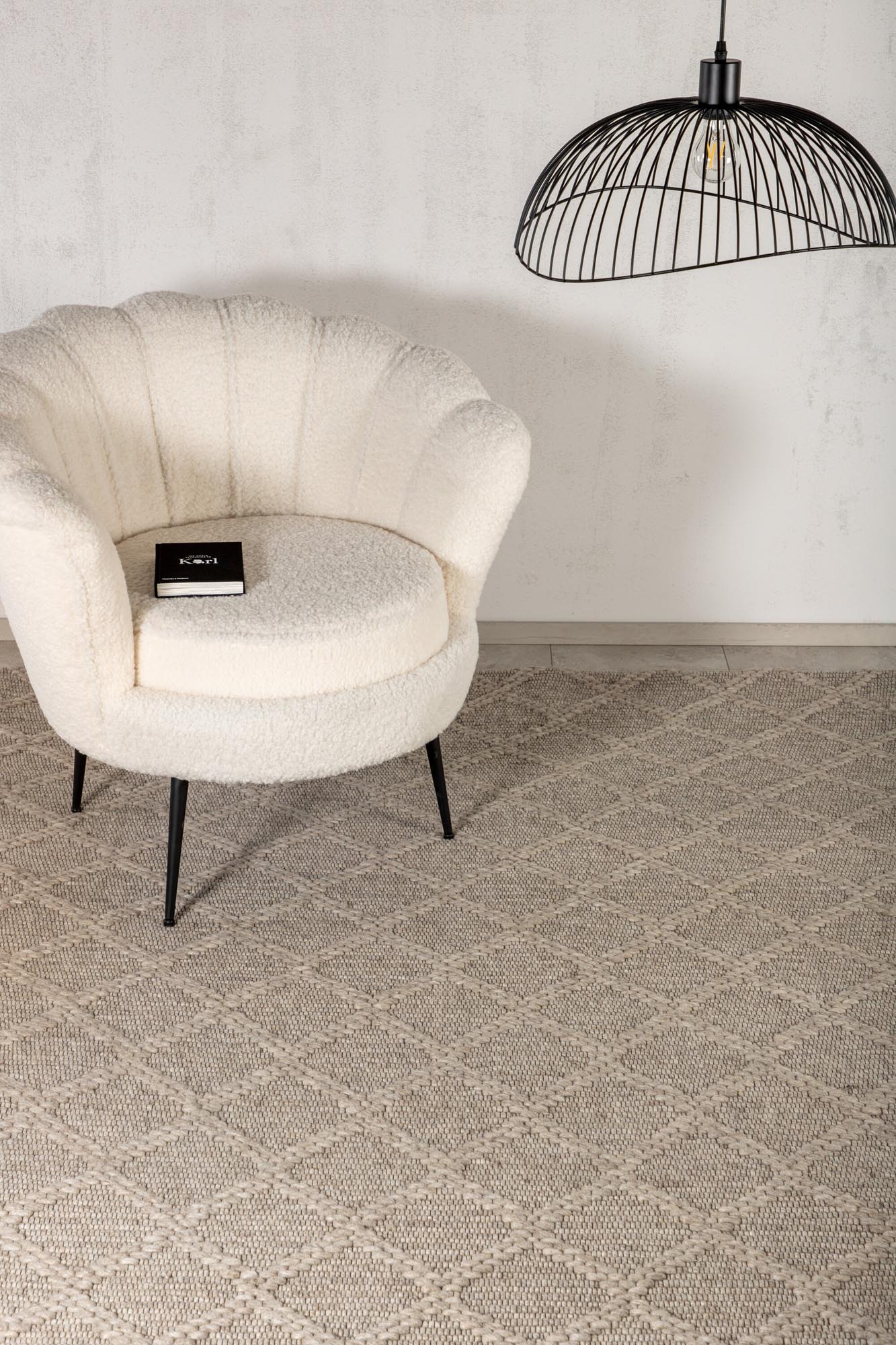 Stilvoller Cloudy Teppich von Venture Home, handgewebt aus Wolle, ideal für einladende Wohnatmosphäre und vielseitige Einsatzmöglichkeiten.