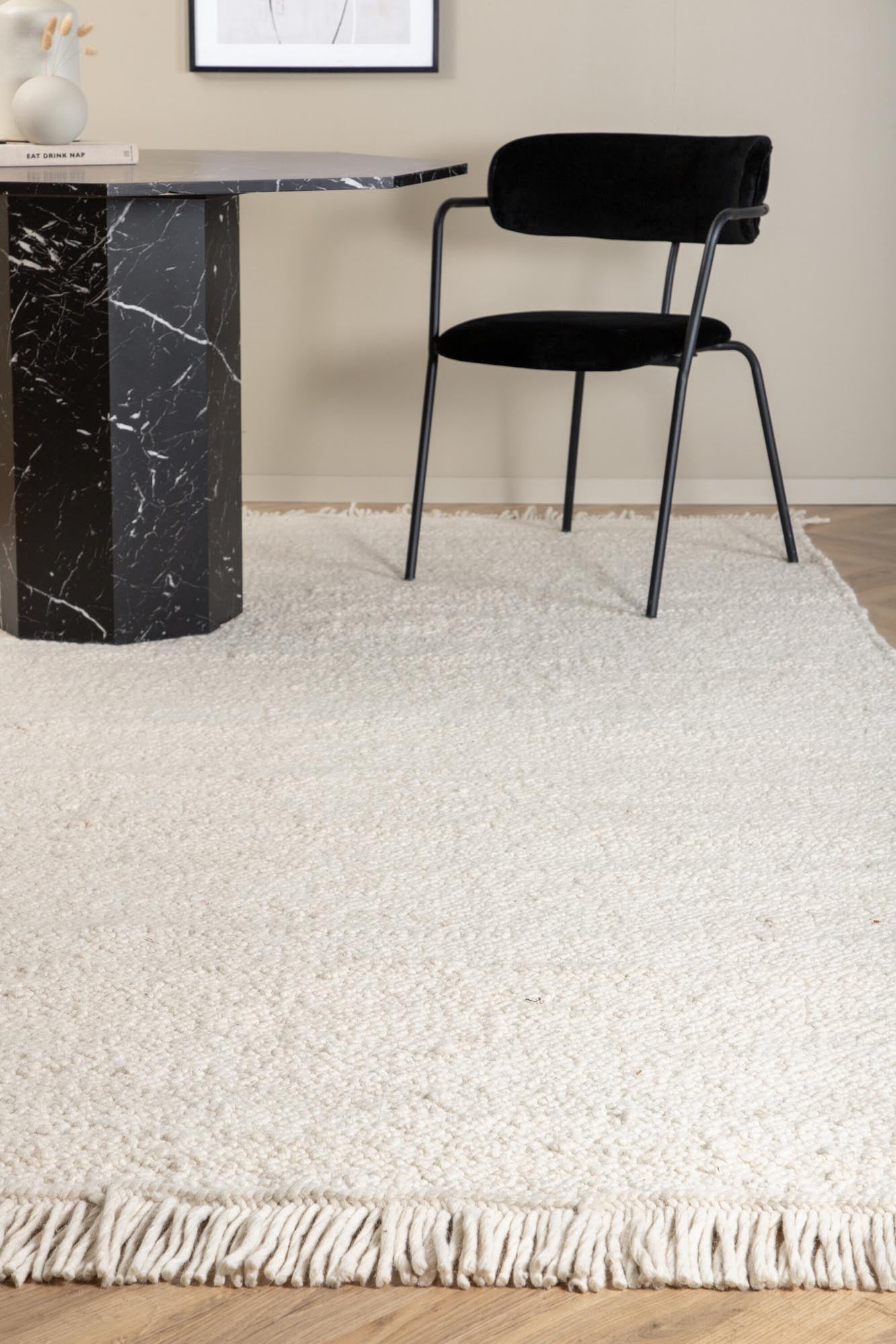 Betina Teppich in Weiss präsentiert im Onlineshop von KAQTU Design AG. Teppich ist von Venture Home