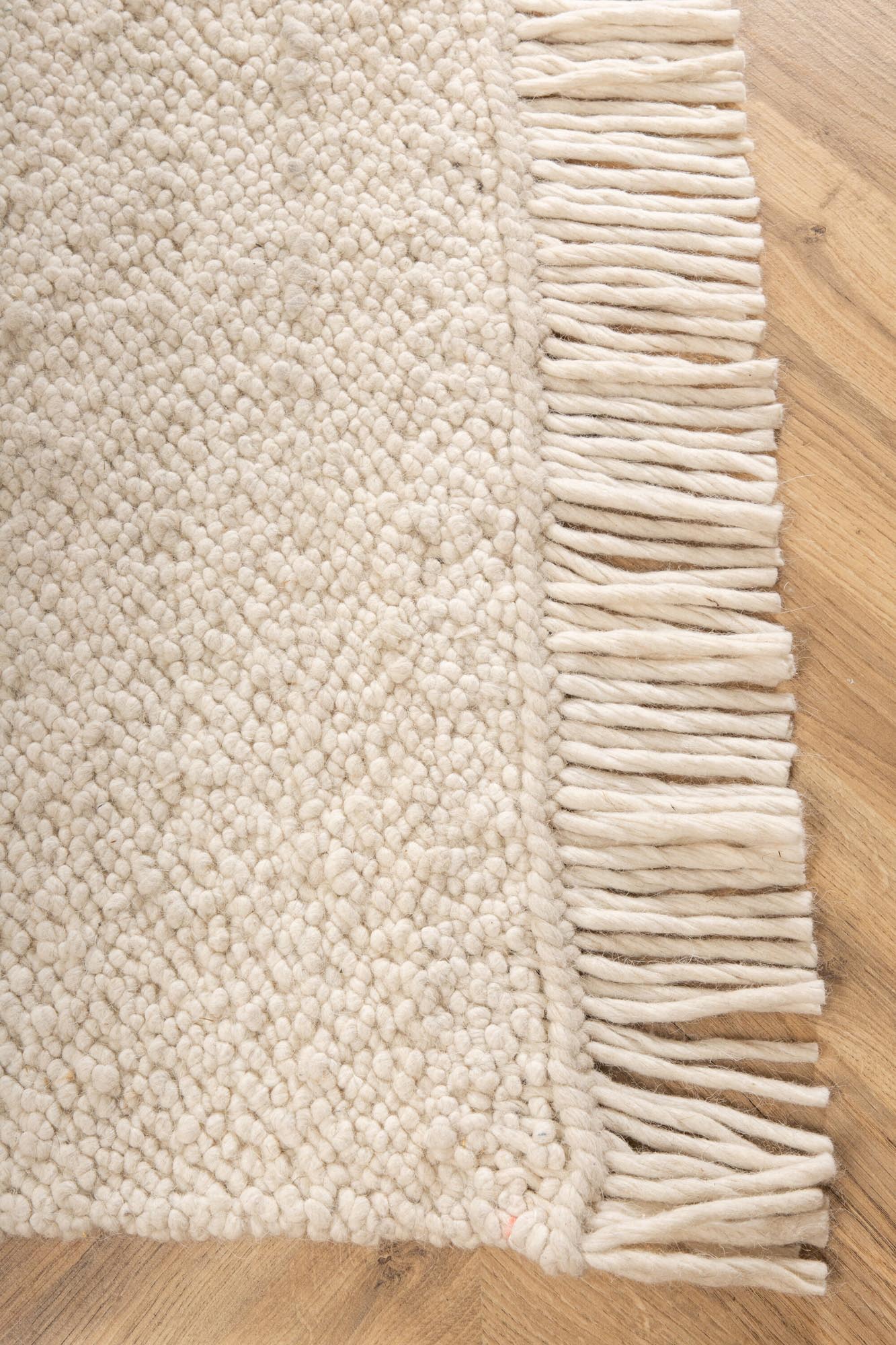 Betina Teppich in Weiss präsentiert im Onlineshop von KAQTU Design AG. Teppich ist von Venture Home