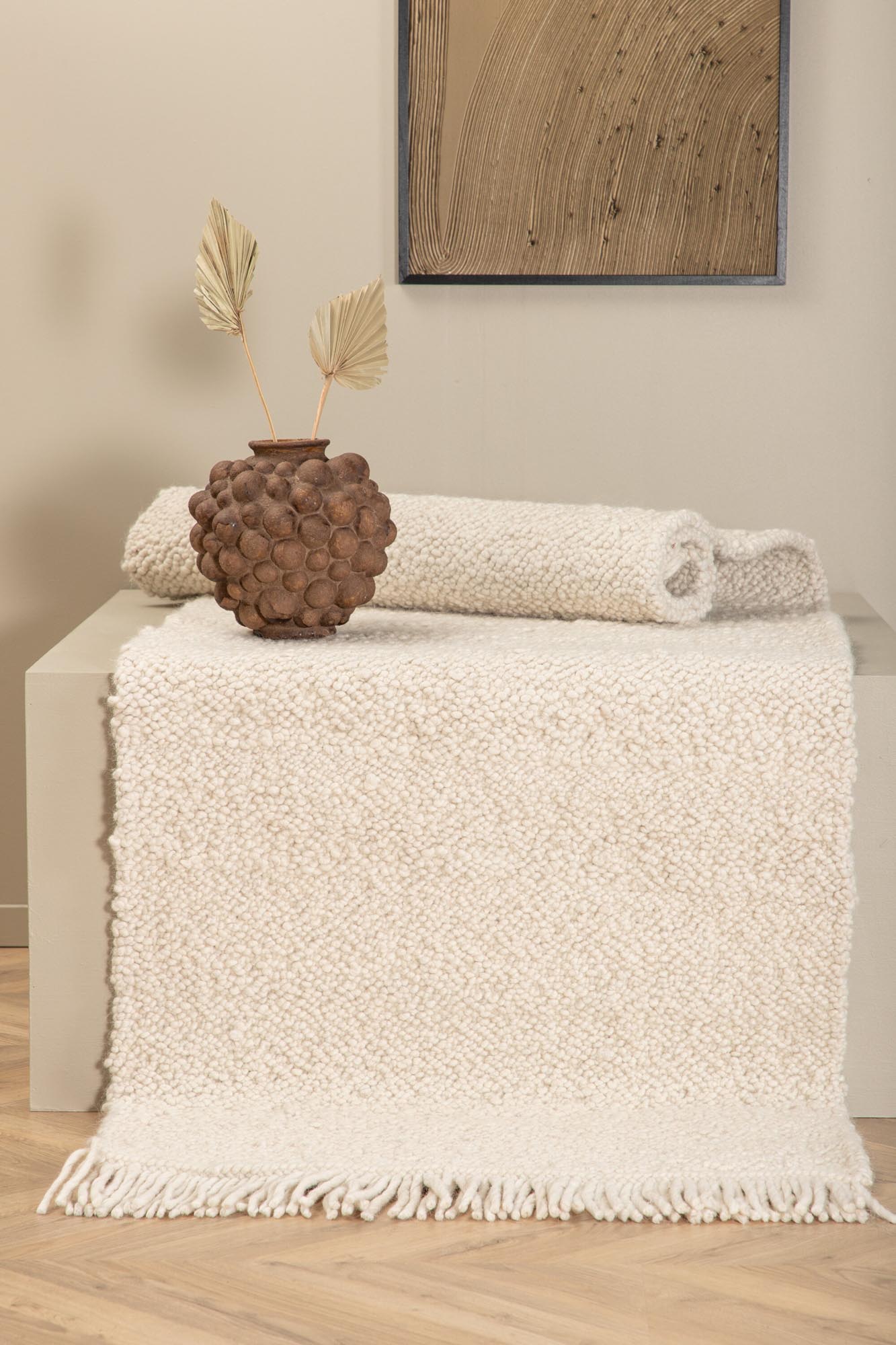 Betina Teppich in Weiss präsentiert im Onlineshop von KAQTU Design AG. Teppich ist von Venture Home