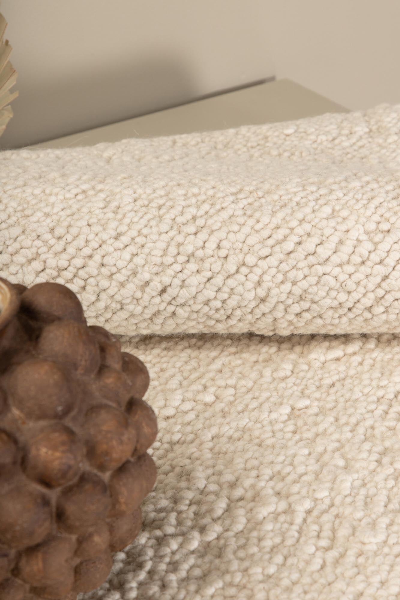 Betina Teppich in Weiss präsentiert im Onlineshop von KAQTU Design AG. Teppich ist von Venture Home