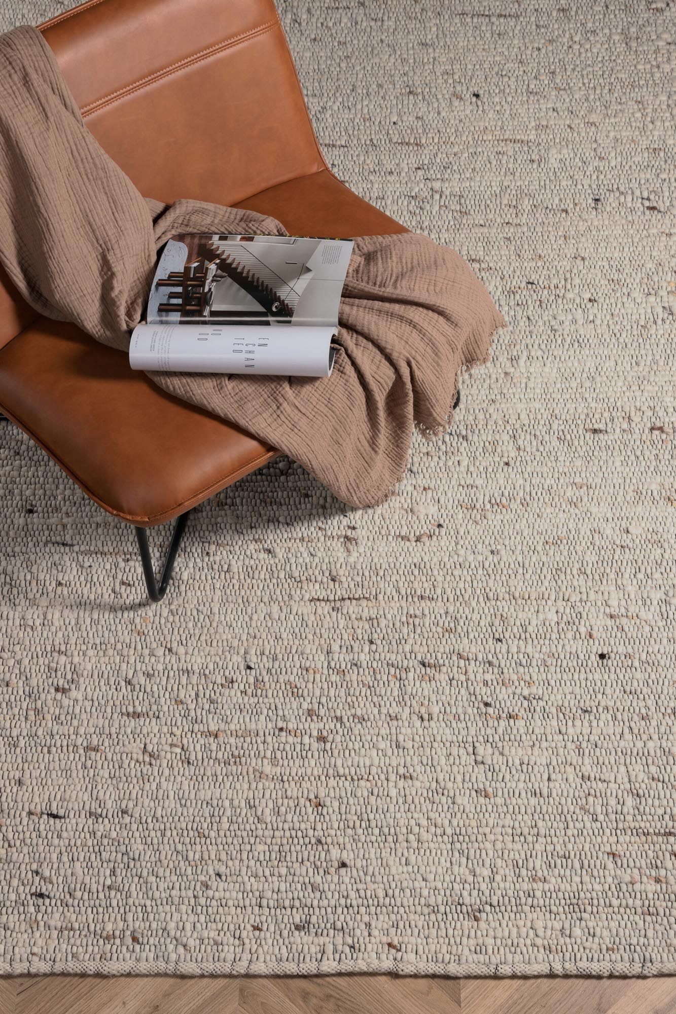 Loump Teppich in Beige/Weiss präsentiert im Onlineshop von KAQTU Design AG. Teppich ist von Venture Home